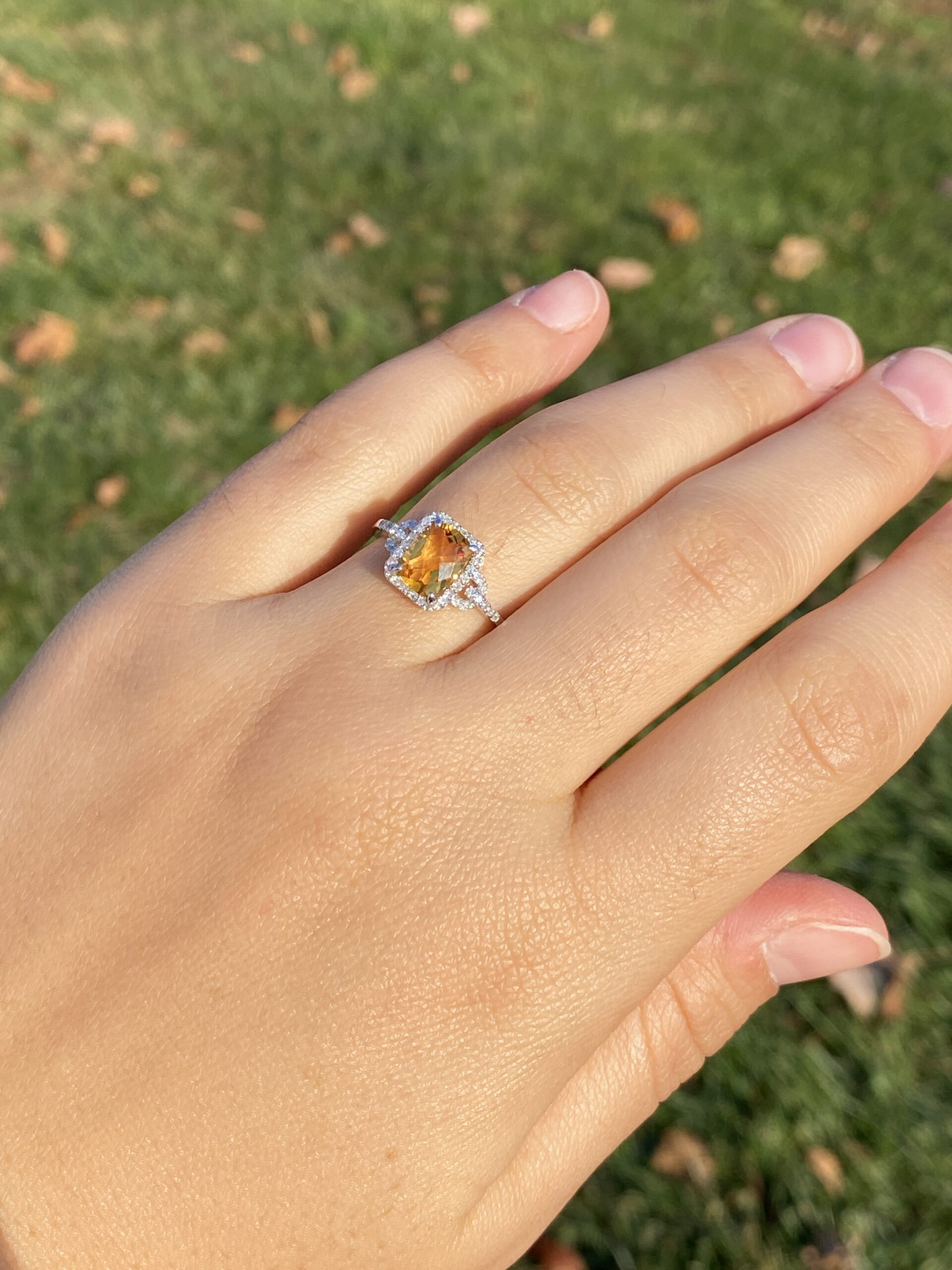 The 21st Avenue: Citrine and Diamond Ring in White Gold - Image 9