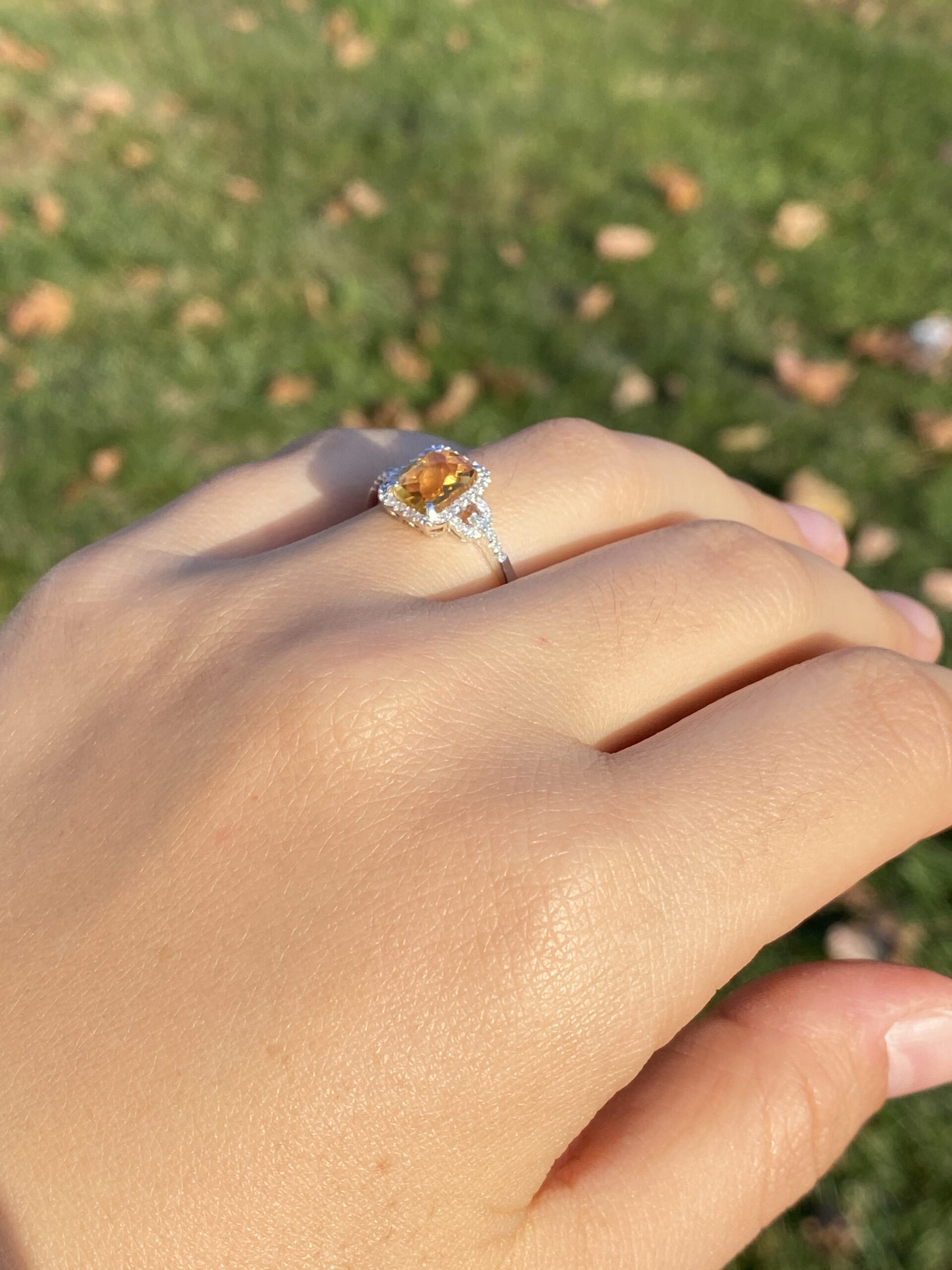 The 21st Avenue: Citrine and Diamond Ring in White Gold - Image 10
