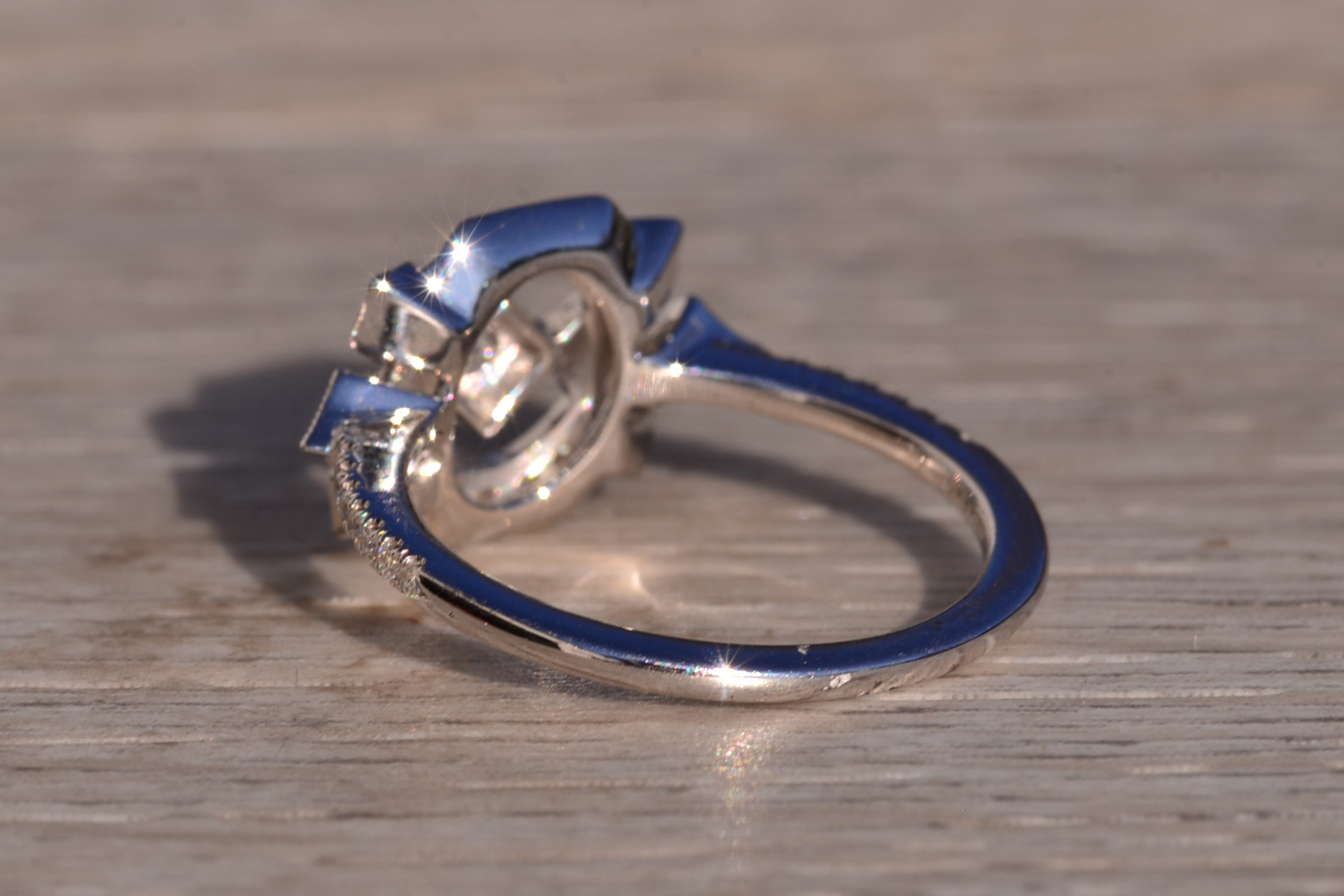 The 39th Avenue: Gabriel & Company Ring with Natural Diamonds - Image 4
