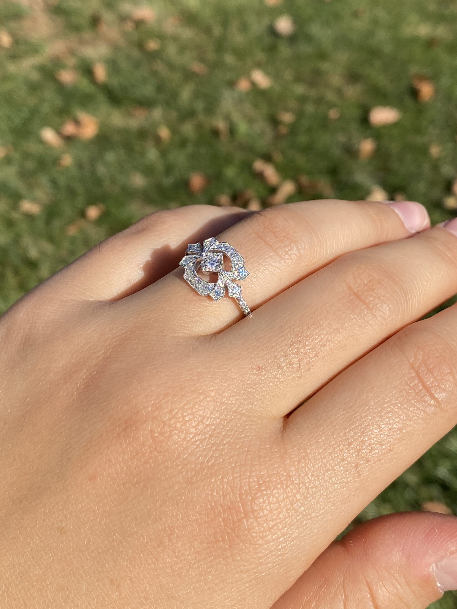 The 39th Avenue: Gabriel & Company Ring with Natural Diamonds - Image 10