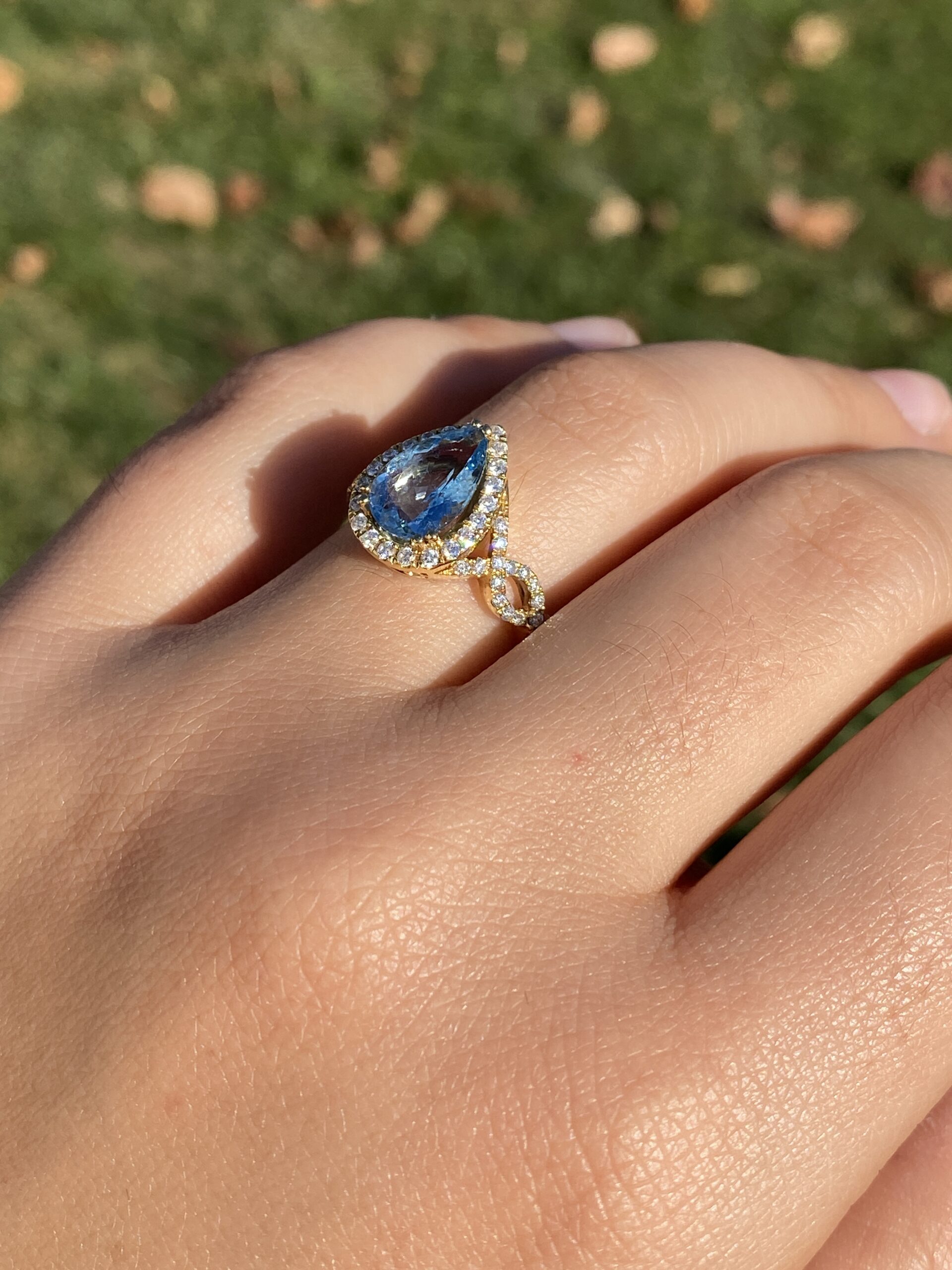 The 30th Avenue: Pear Shaped Aquamarine and Diamond Halo Ring in Yellow Gold - Image 10