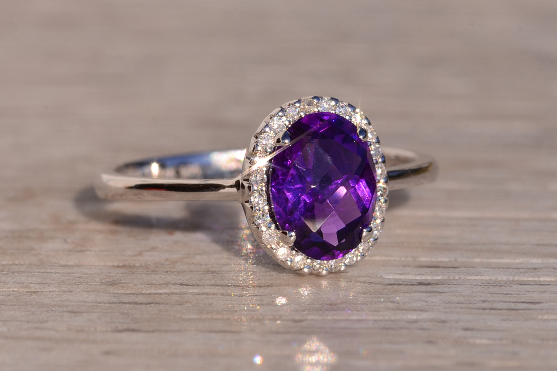 The 45th Avenue: Amethyst and Diamond Halo Ring in White Gold - Image 6