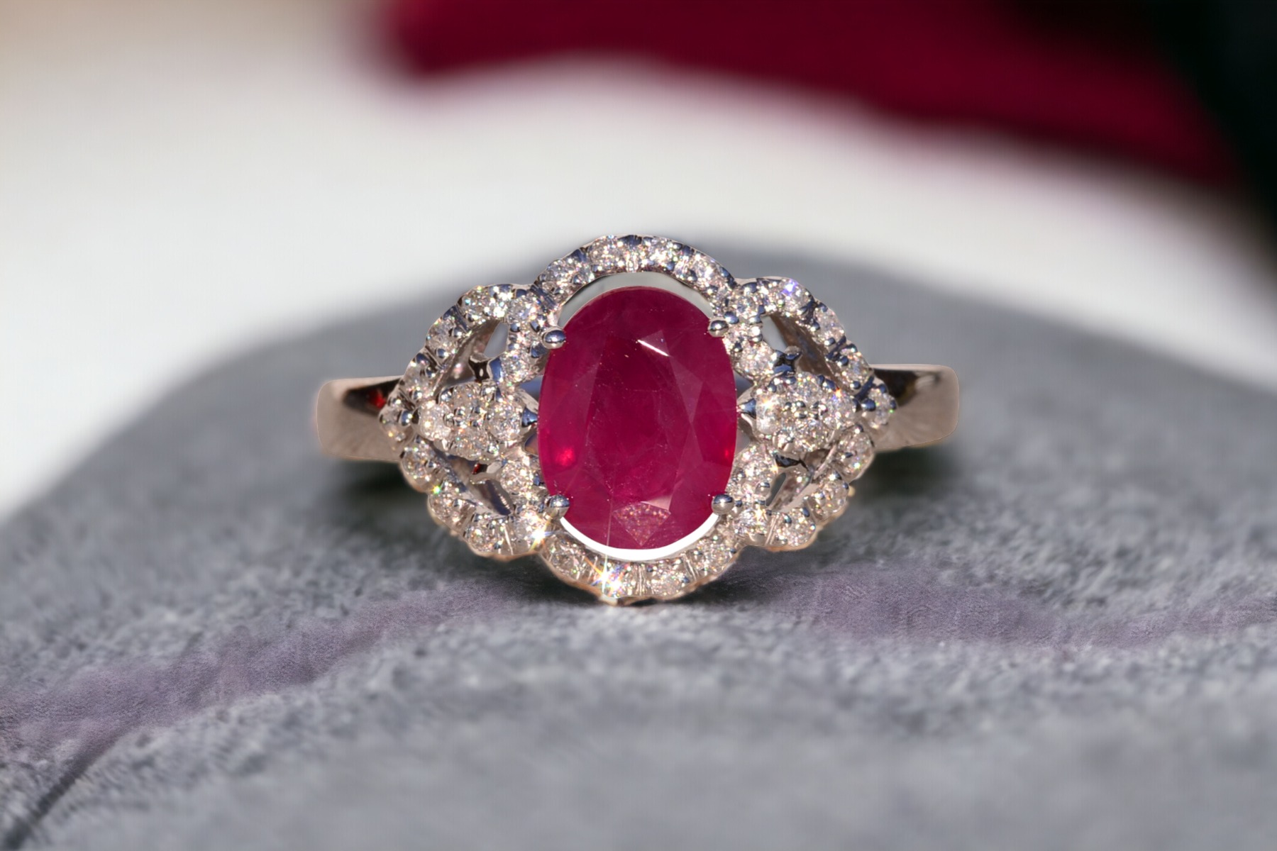 The 4th Avenue: Ruby and Diamond Ring in White Gold - Image 11