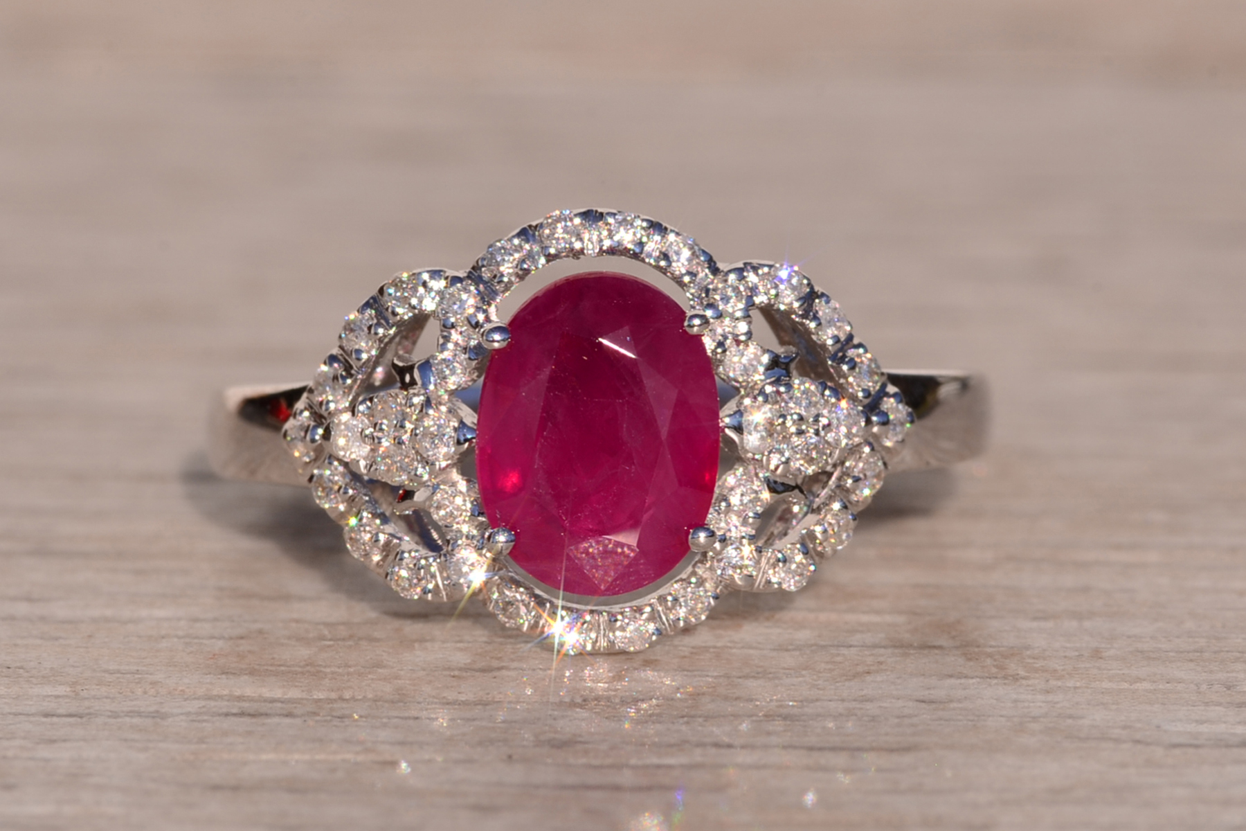 The 4th Avenue: Ruby and Diamond Ring in White Gold - Image 2