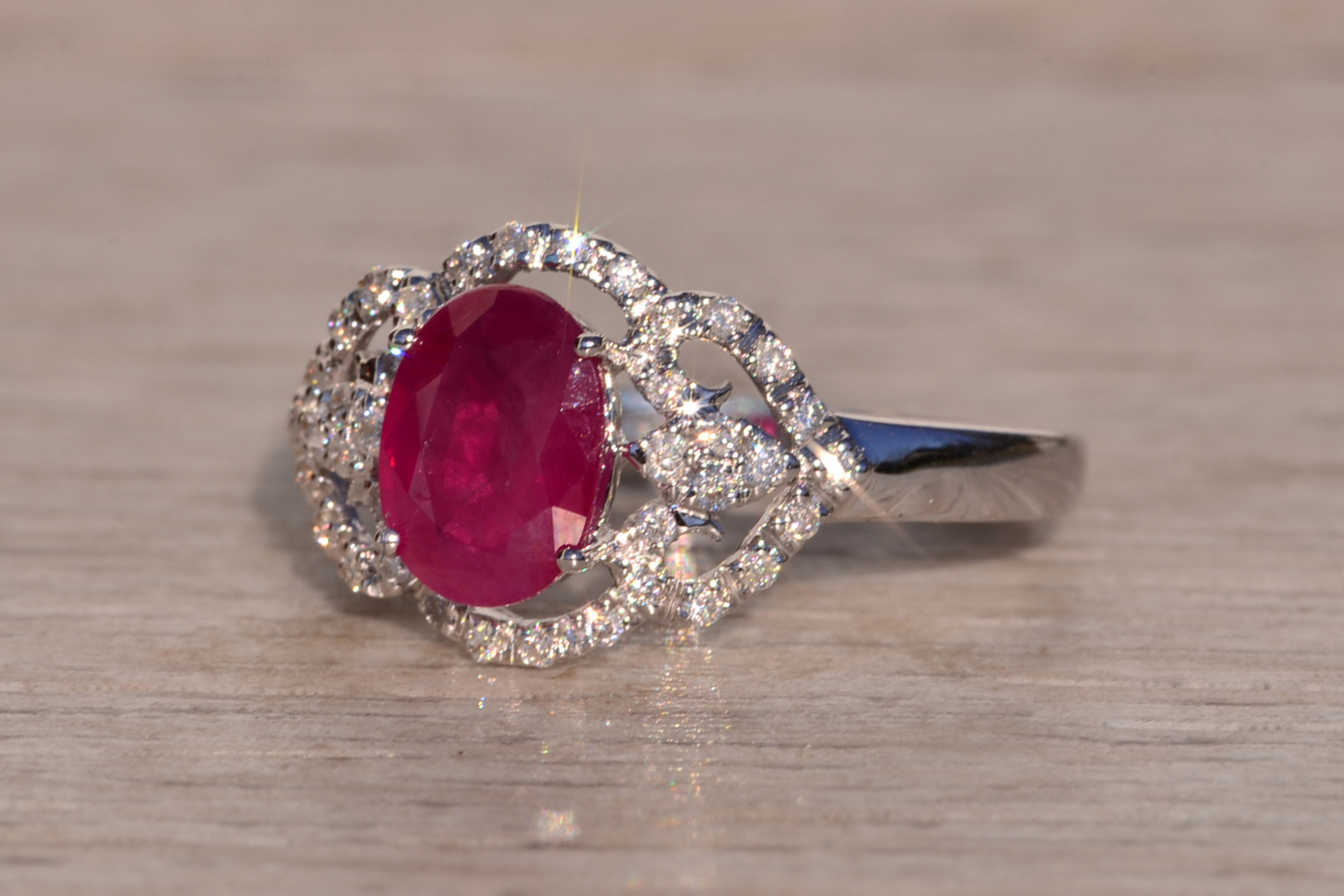 The 4th Avenue: Ruby and Diamond Ring in White Gold - Image 3