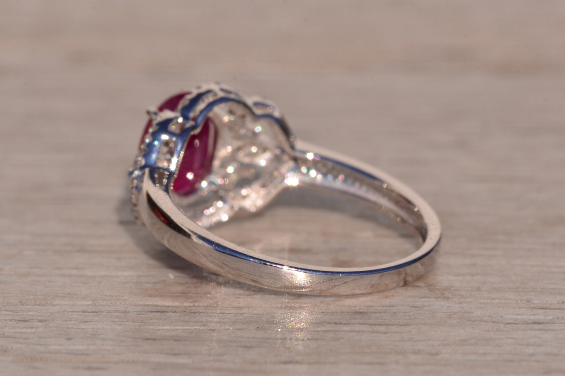 The 4th Avenue: Ruby and Diamond Ring in White Gold - Image 4