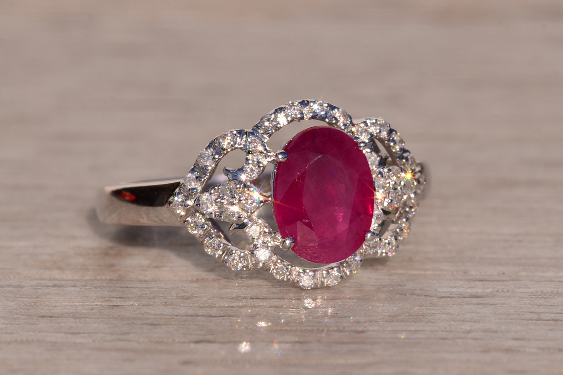 The 4th Avenue: Ruby and Diamond Ring in White Gold - Image 5