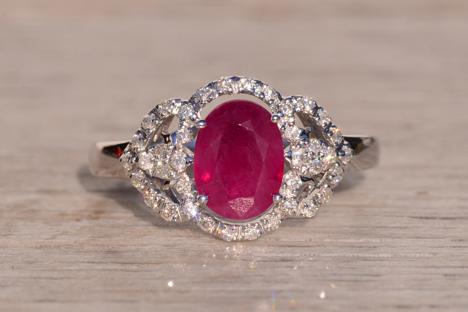 The 4th Avenue: Ruby and Diamond Ring in White Gold - Image 7