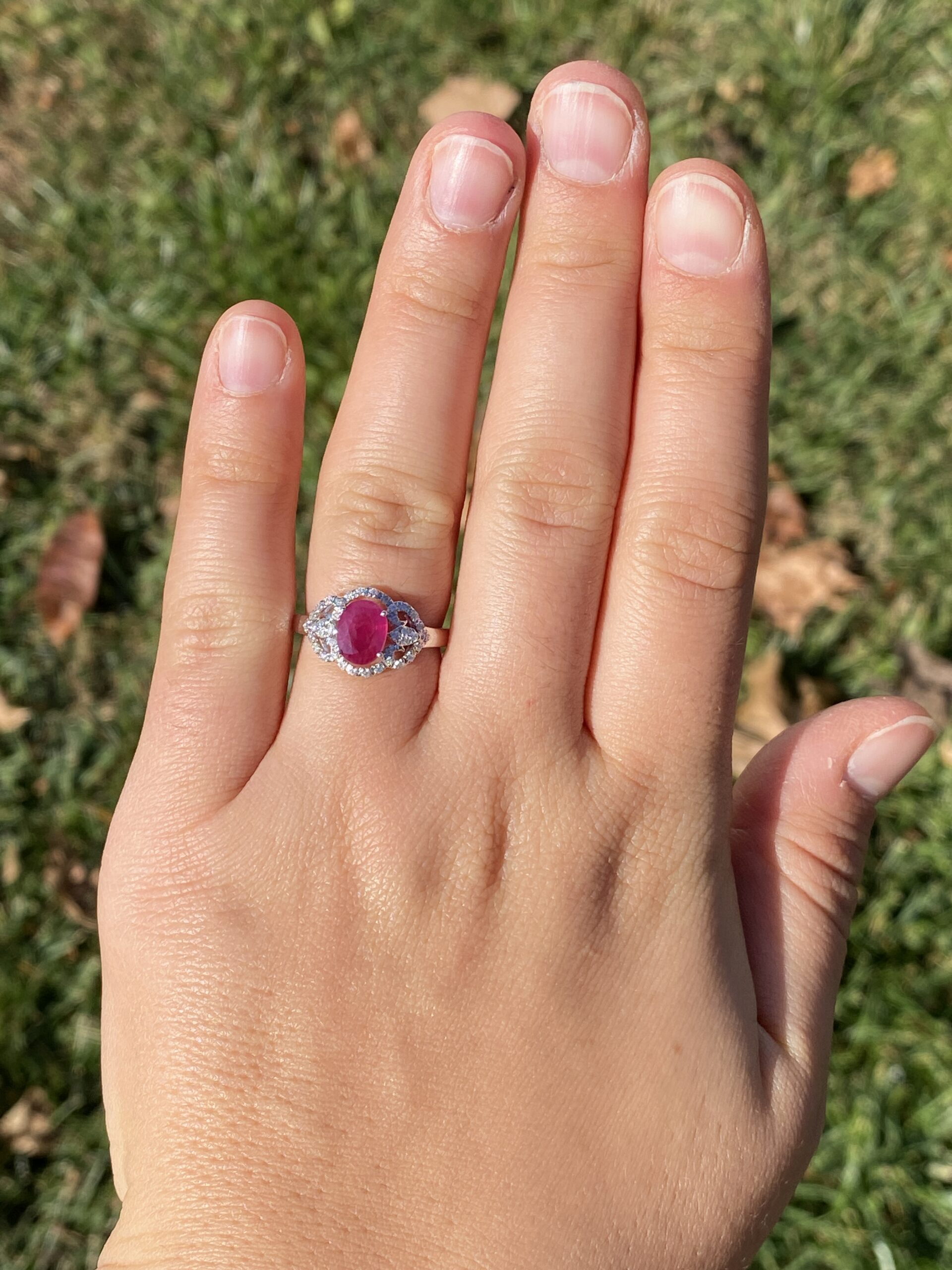 The 4th Avenue: Ruby and Diamond Ring in White Gold - Image 8