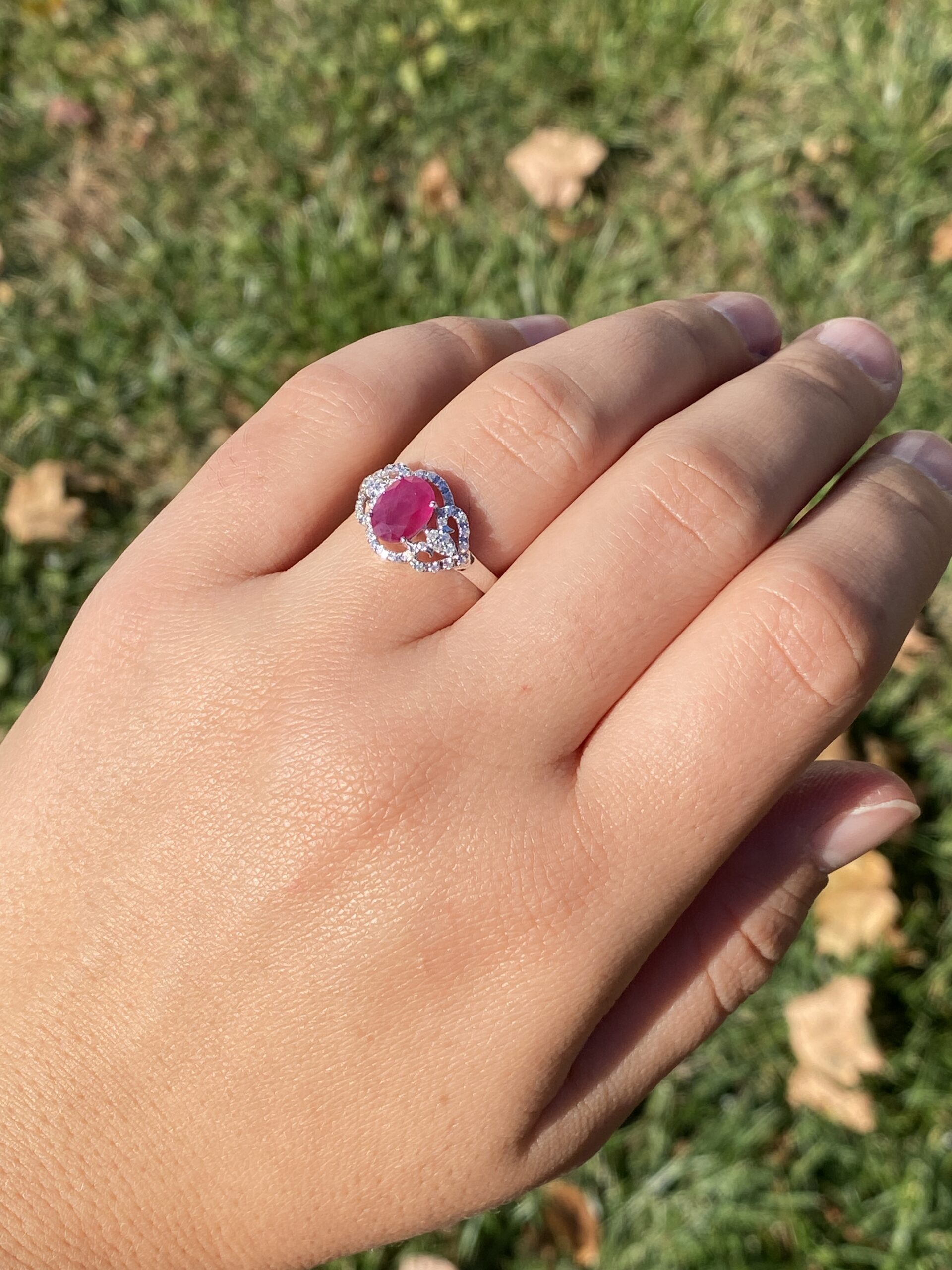 The 4th Avenue: Ruby and Diamond Ring in White Gold - Image 9