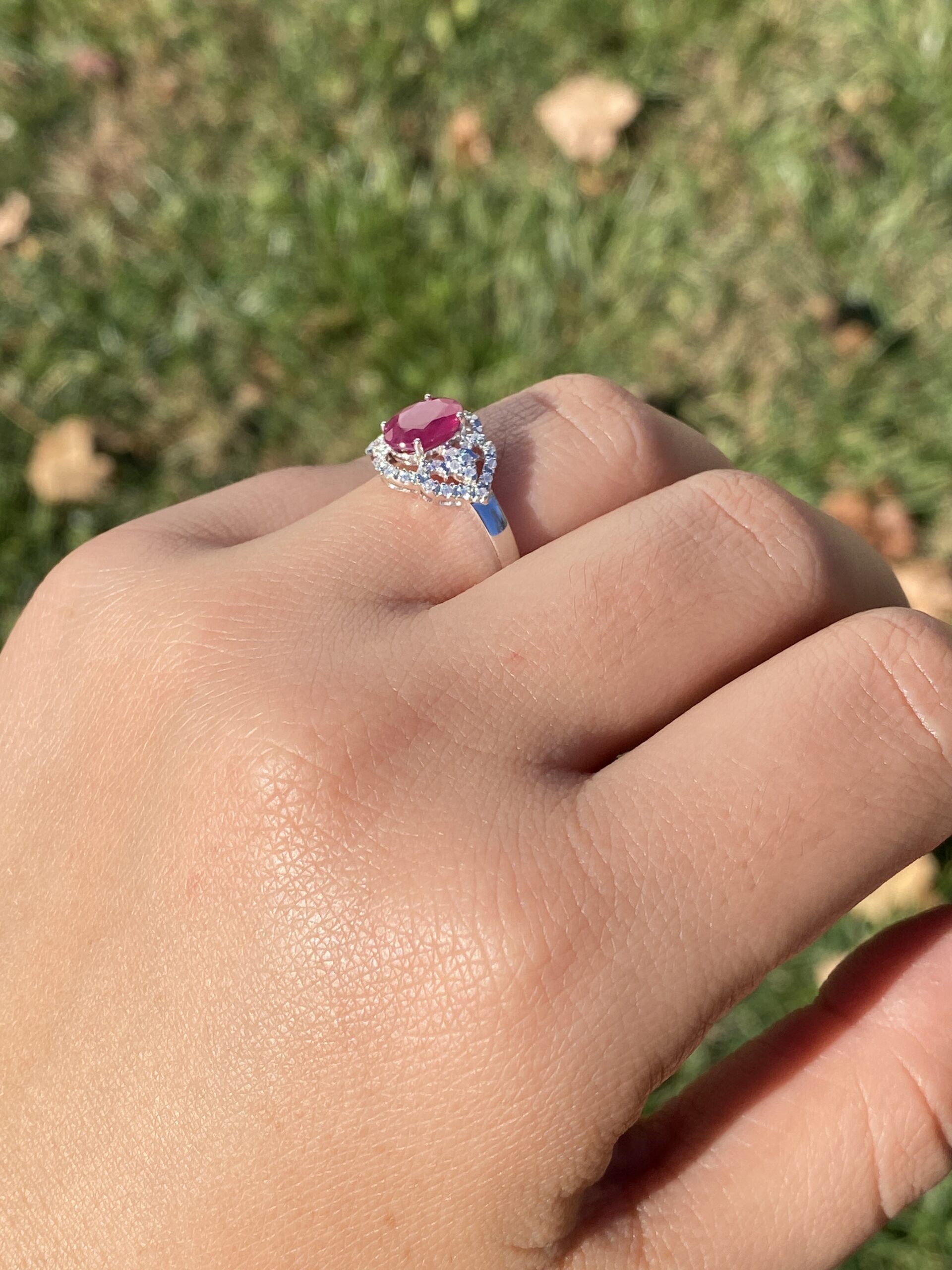 The 4th Avenue: Ruby and Diamond Ring in White Gold - Image 10