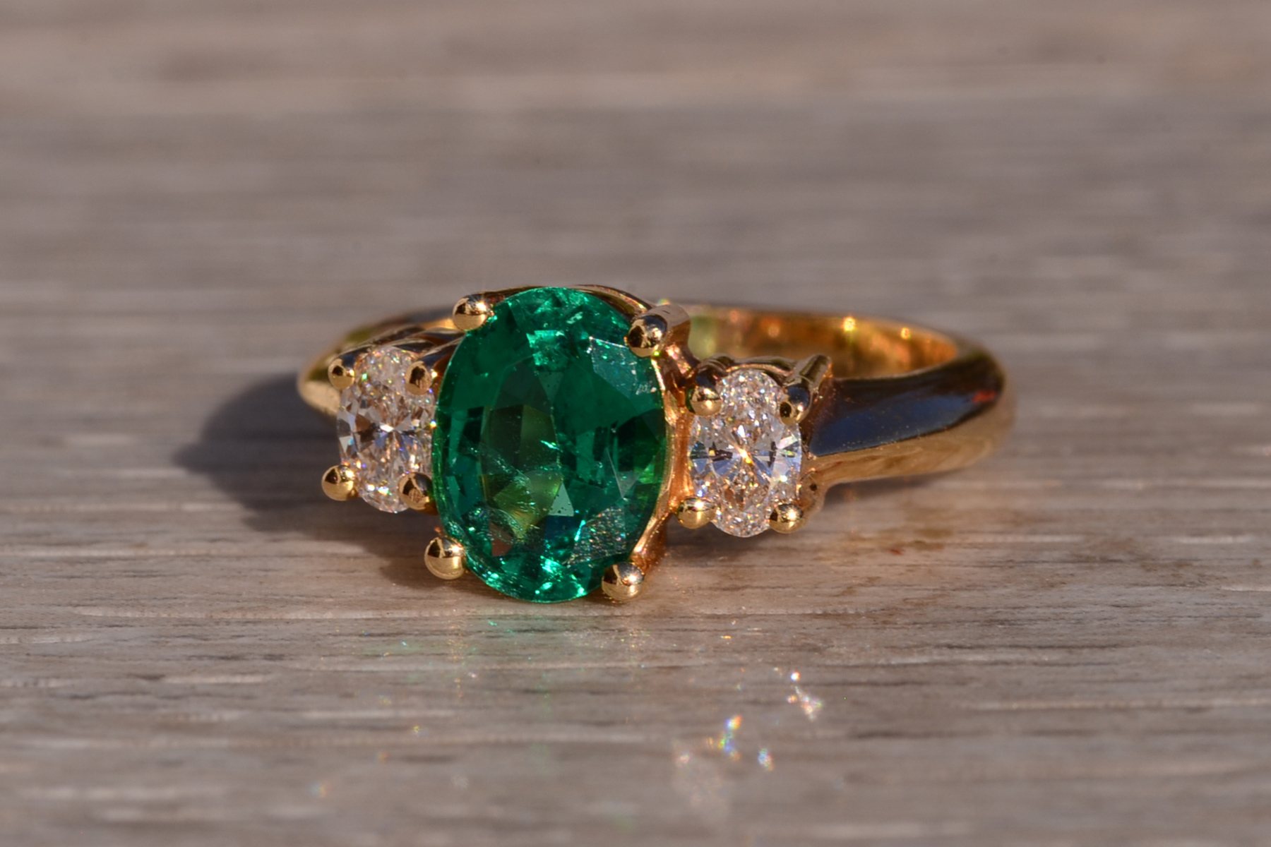 The 43rd Avenue: Tourmaline and Diamond Ring in Yellow Gold - Image 3
