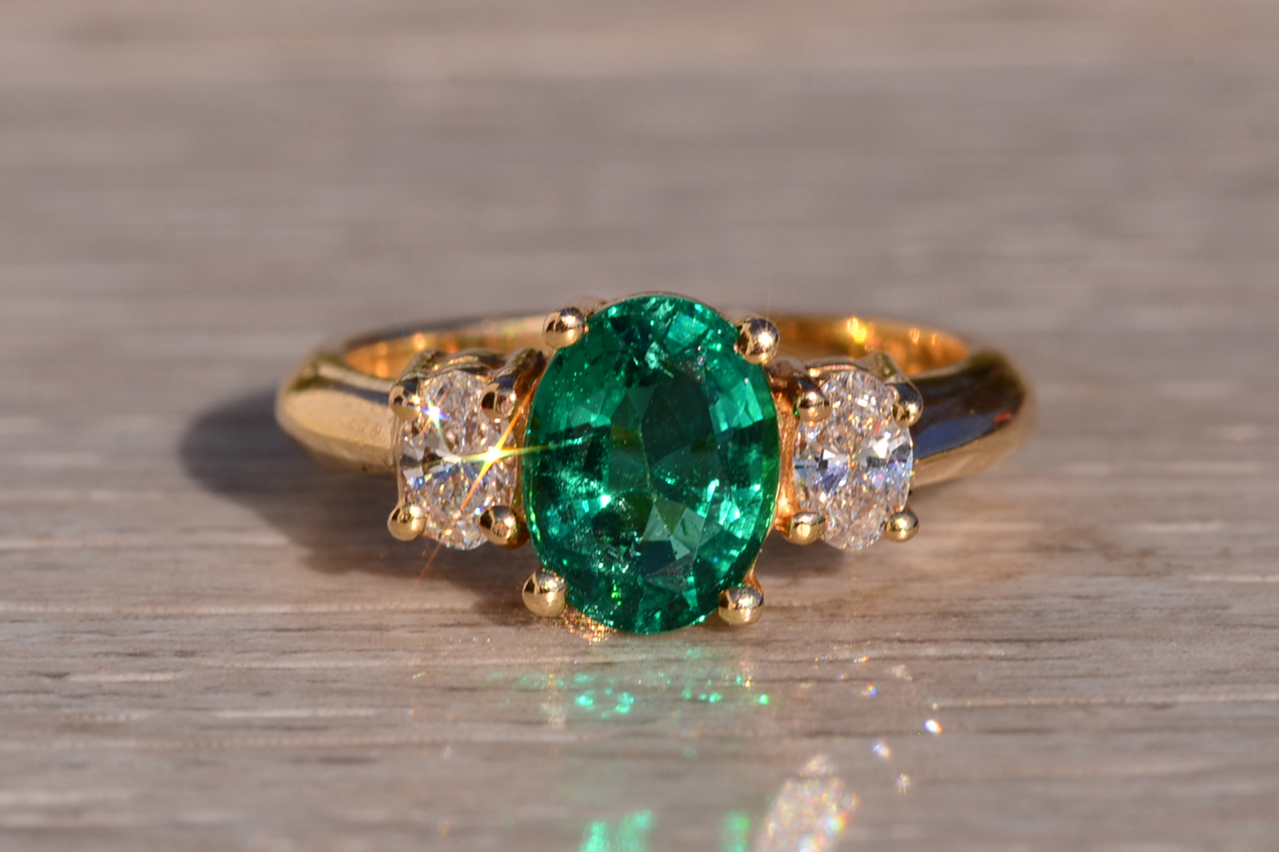 The 43rd Avenue: Tourmaline and Diamond Ring in Yellow Gold - Image 7