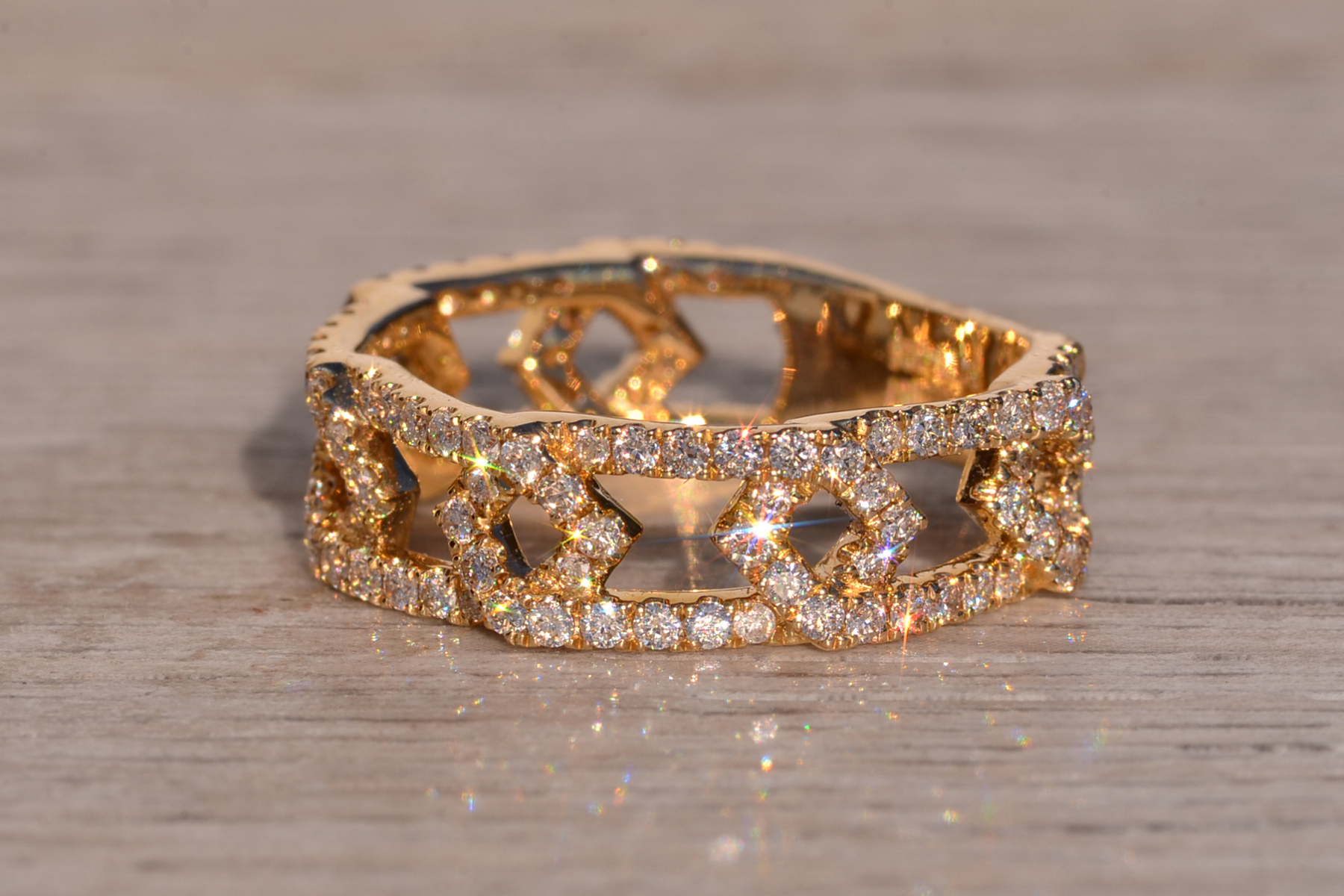 The 44th Avenue: Diamond Set Curb Link Ring in Yellow Gold - Image 3