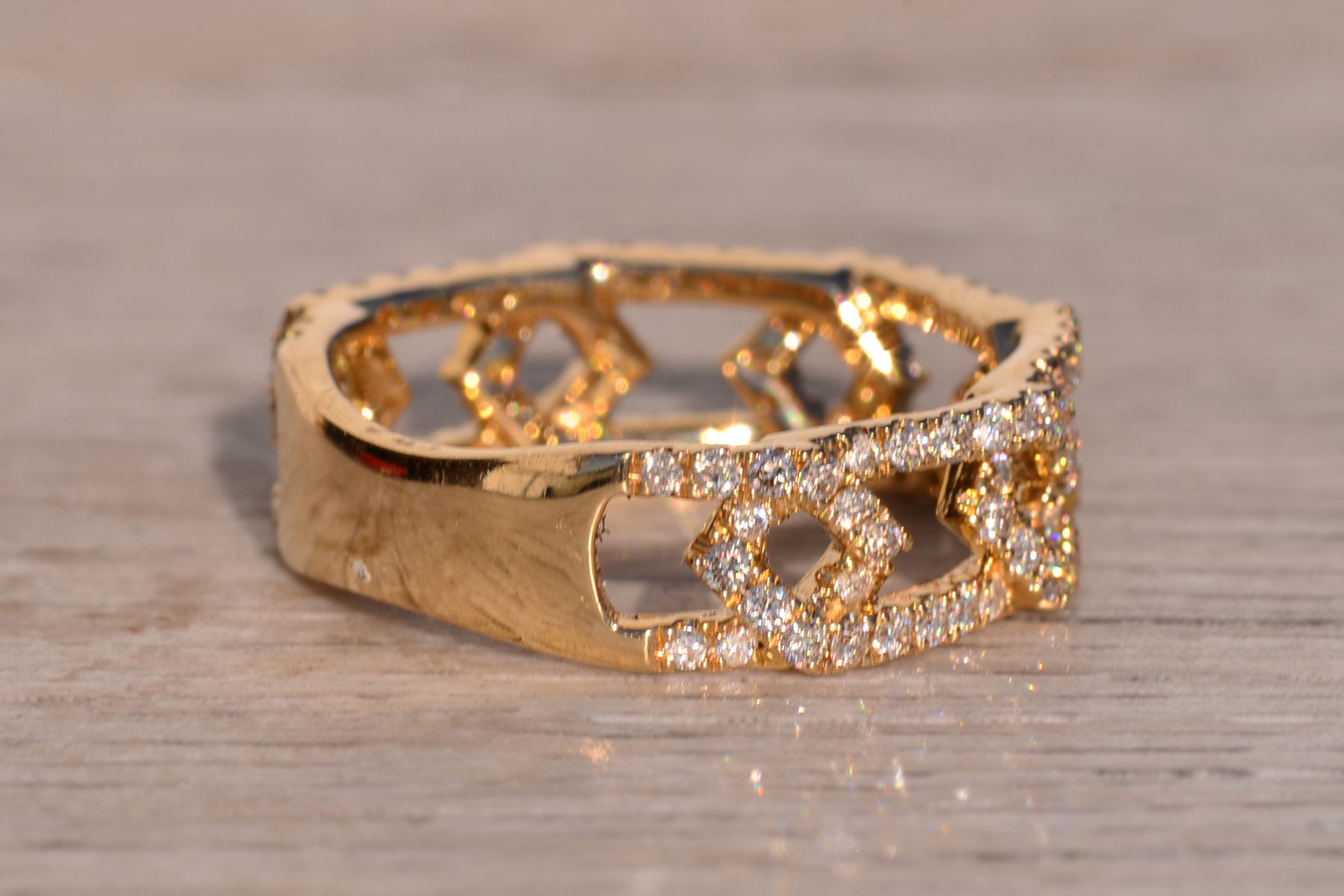 The 44th Avenue: Diamond Set Curb Link Ring in Yellow Gold - Image 4