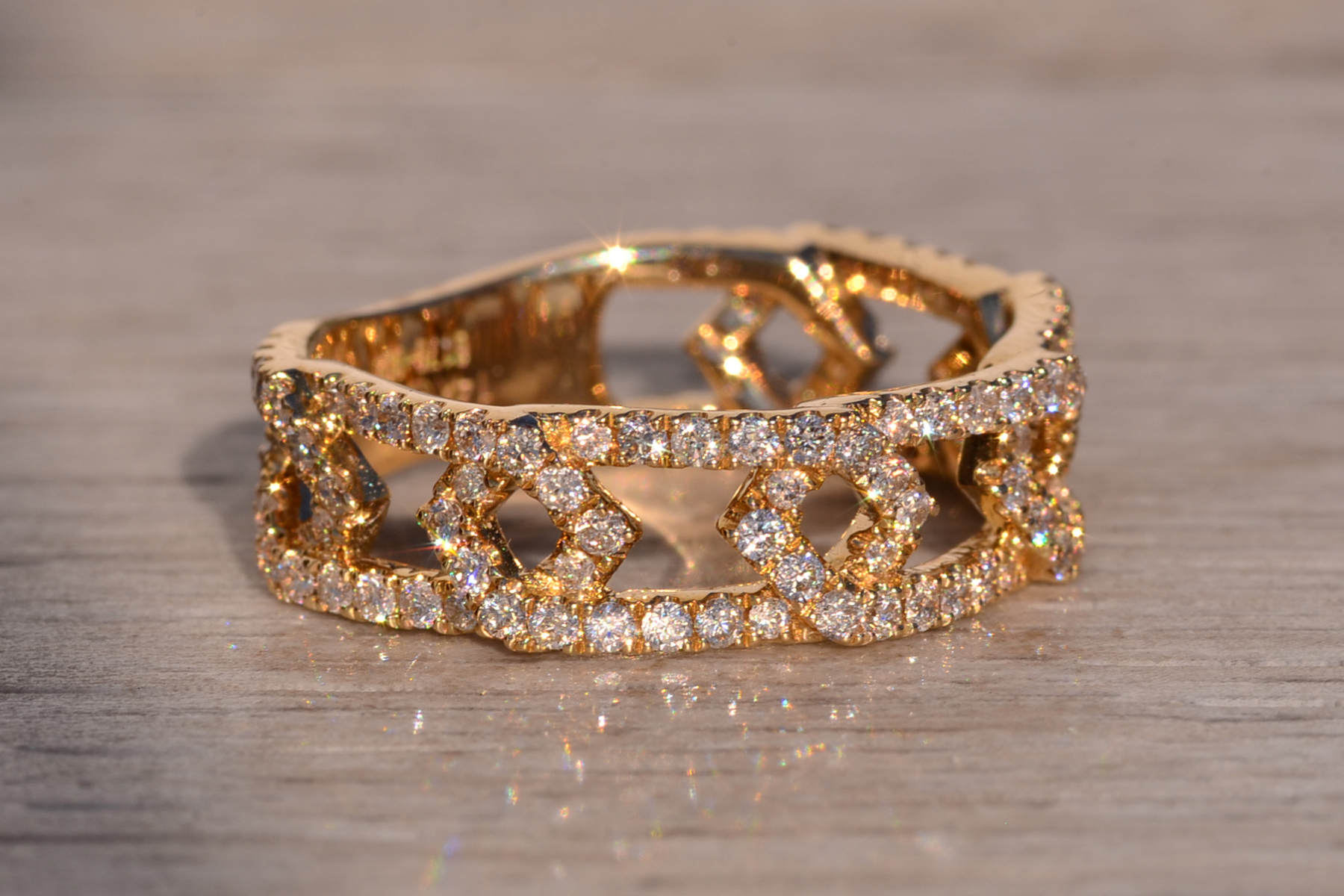 The 44th Avenue: Diamond Set Curb Link Ring in Yellow Gold - Image 5