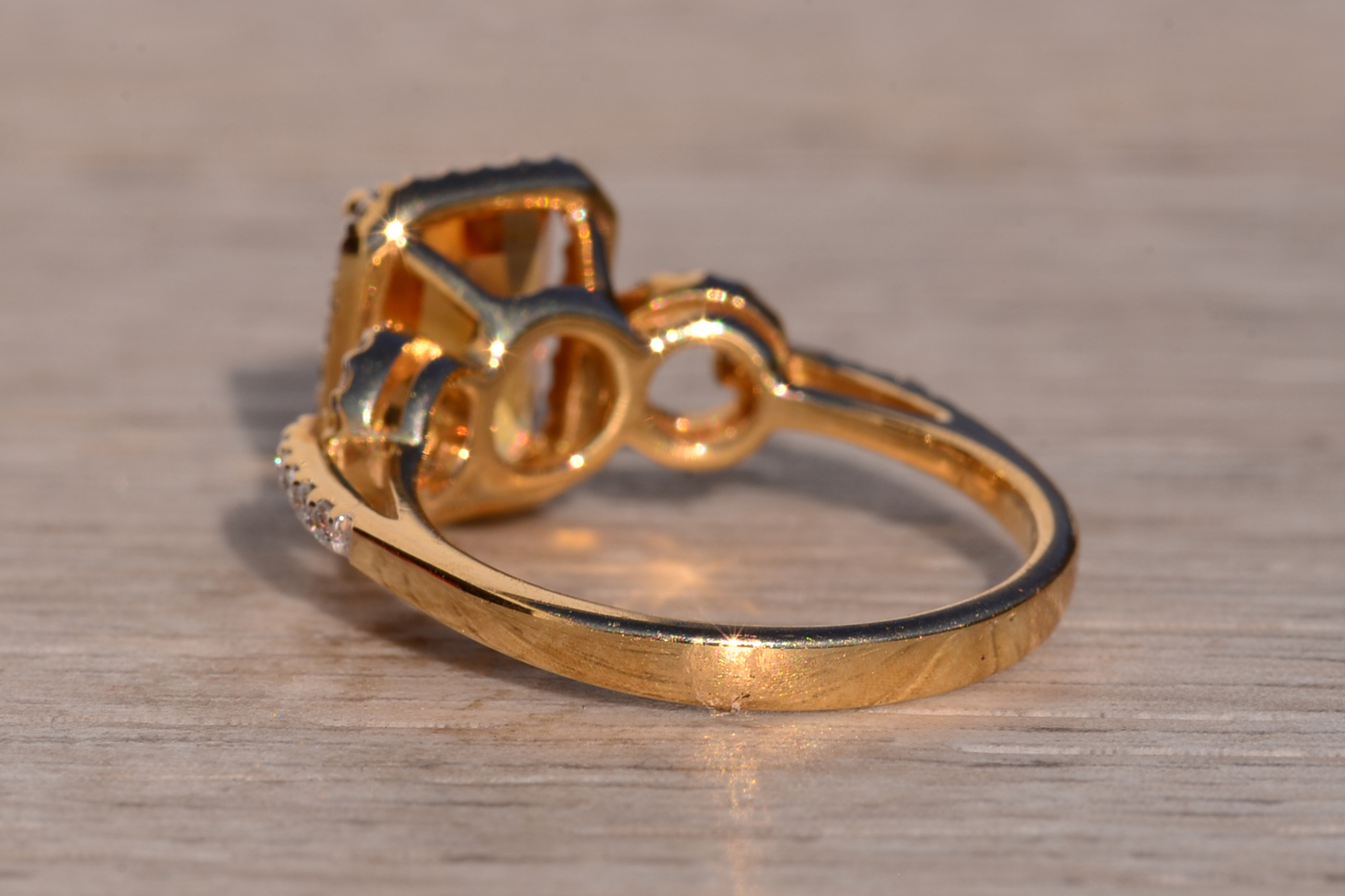 The 9th Avenue: Natural Citrine and Diamond Halo Ring in Yellow Gold - Image 4