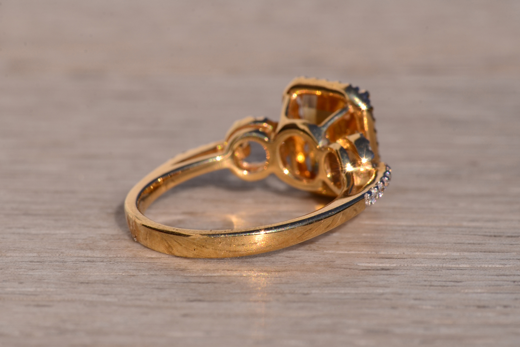 The 9th Avenue: Natural Citrine and Diamond Halo Ring in Yellow Gold - Image 5