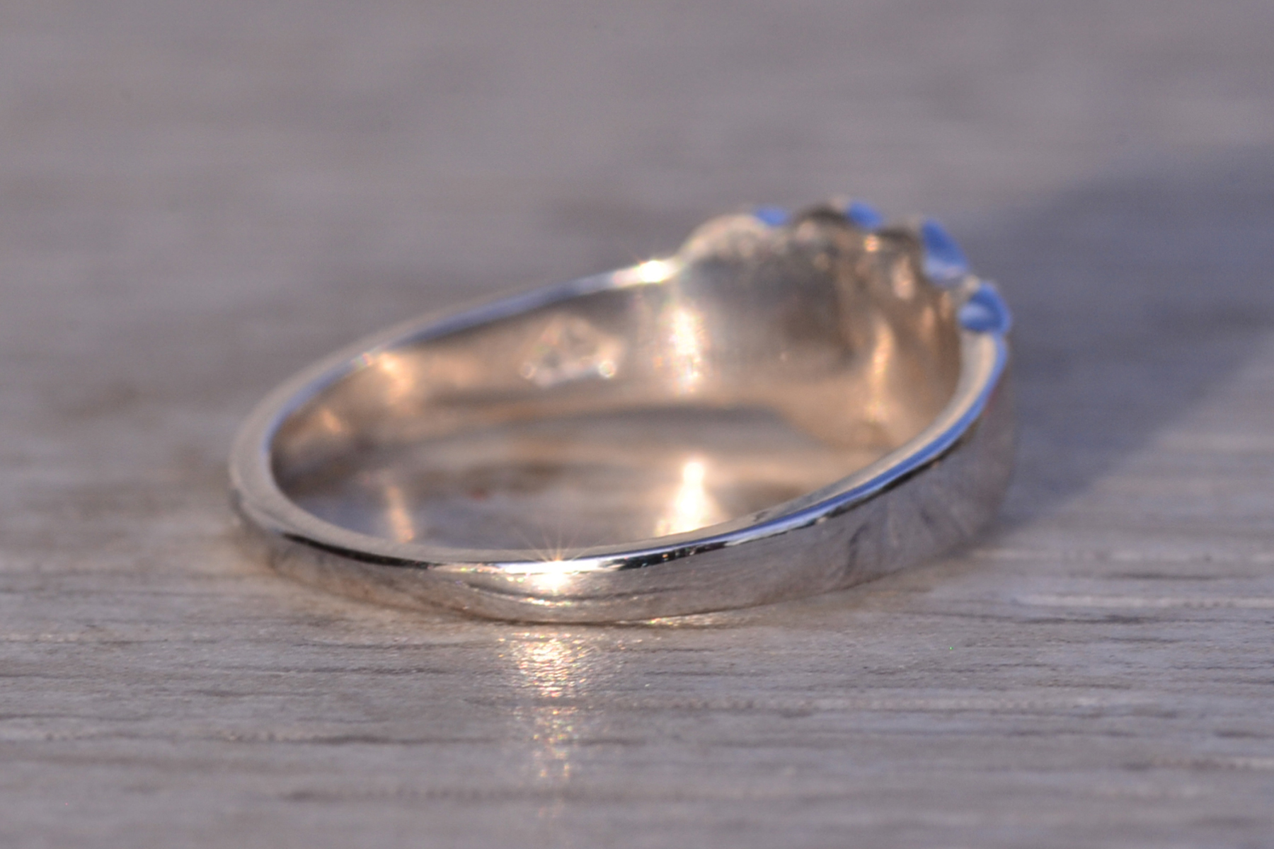 The 59th Street: Engravable Double Heart Signet Ring in White Gold - Image 5