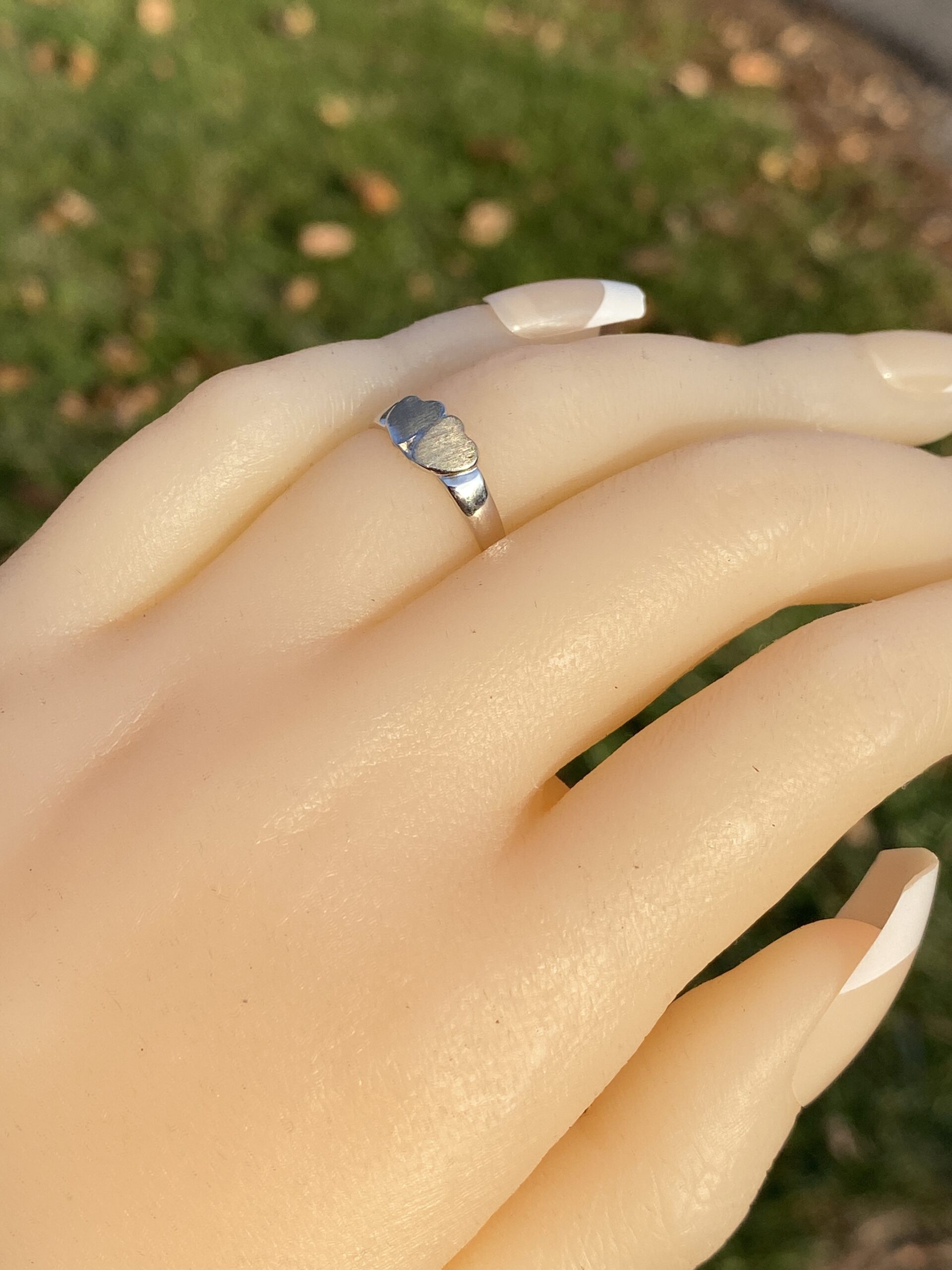 The 59th Street: Engravable Double Heart Signet Ring in White Gold - Image 10