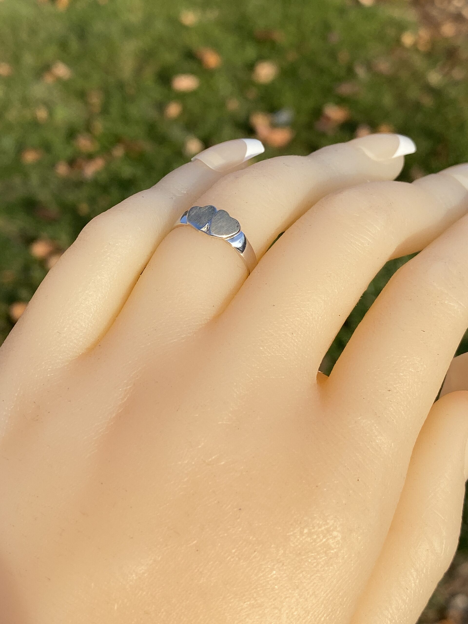 The 59th Street: Engravable Double Heart Signet Ring in White Gold - Image 9
