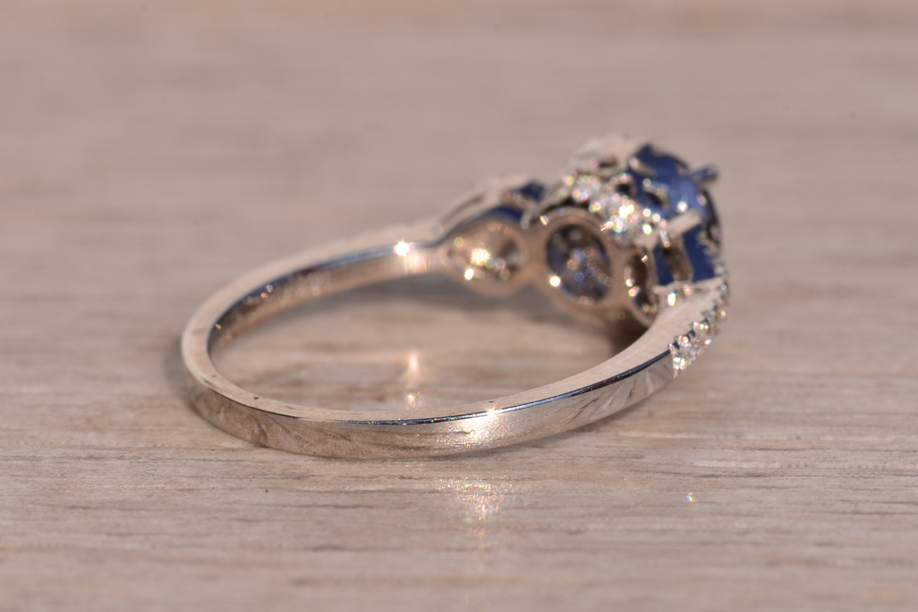 The 13th Avenue: Sapphire and Natural Diamond Ring in White Gold - Image 5