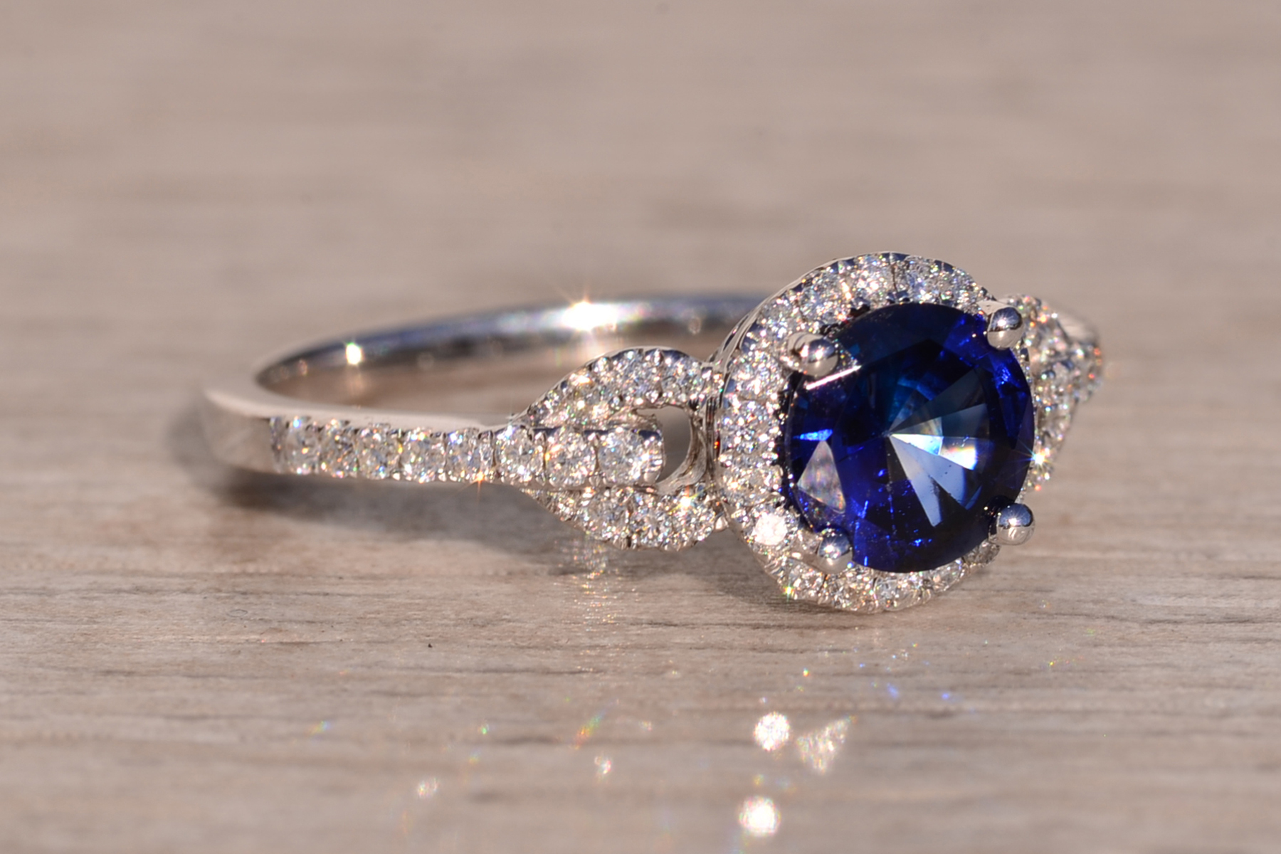The 13th Avenue: Sapphire and Natural Diamond Ring in White Gold - Image 6