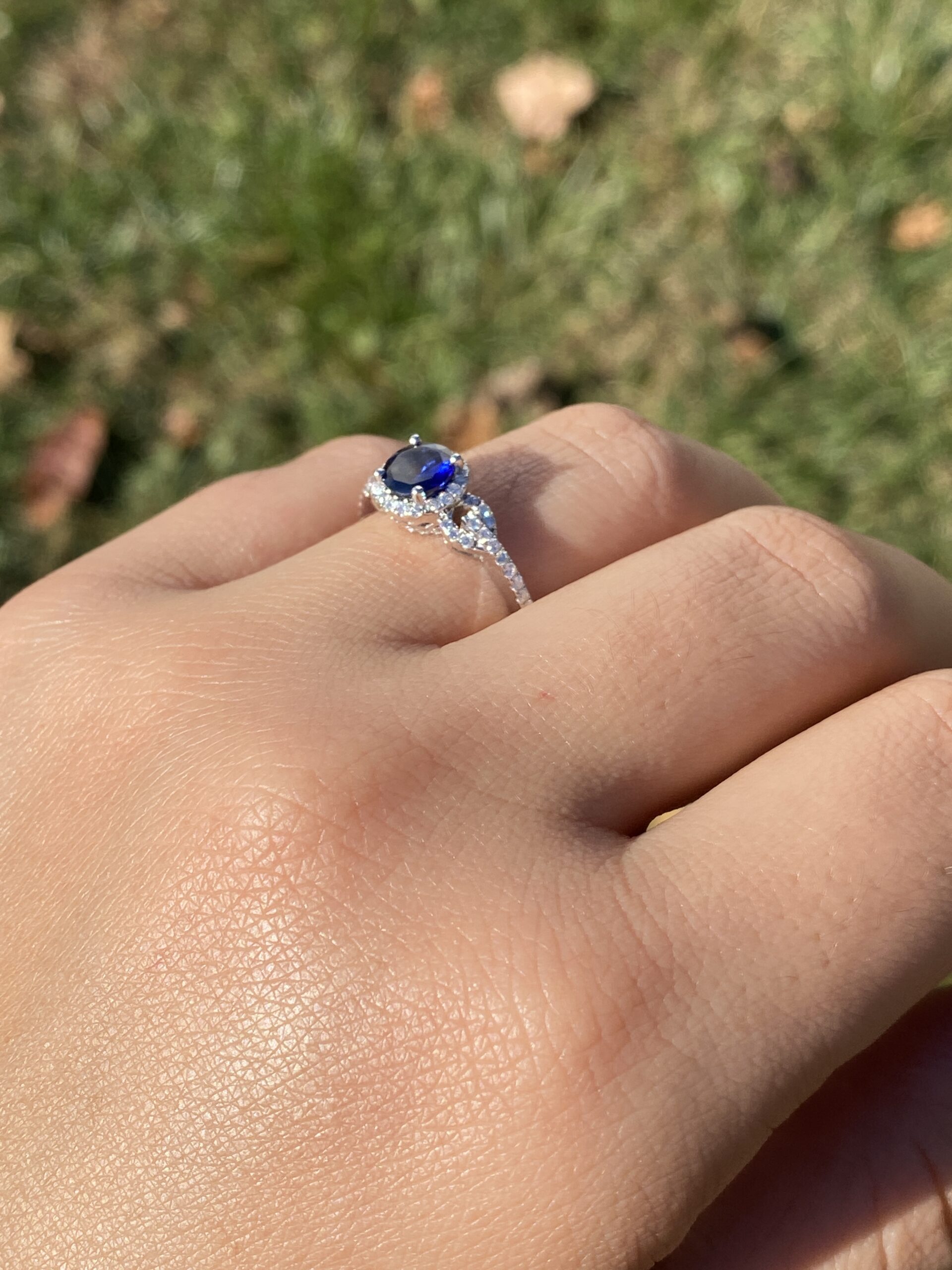 The 13th Avenue: Sapphire and Natural Diamond Ring in White Gold - Image 10