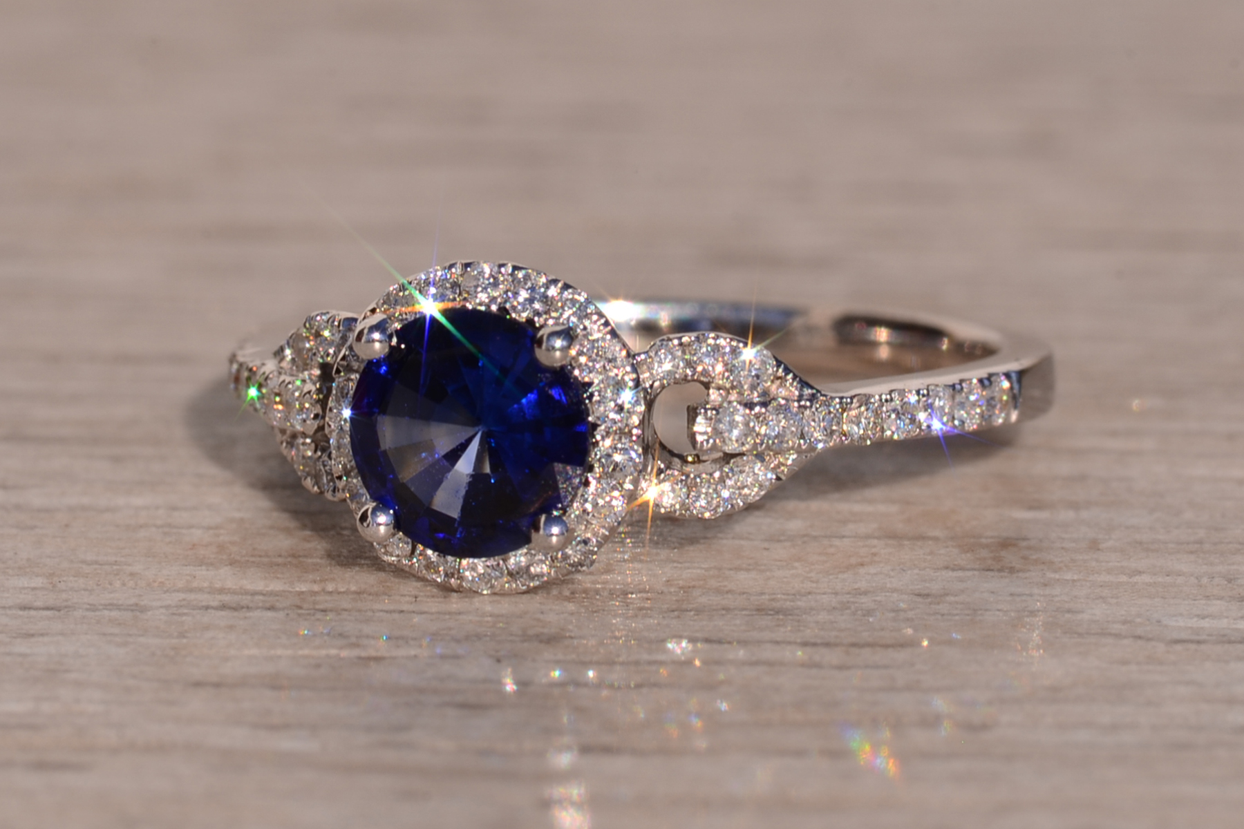 The 13th Avenue: Sapphire and Natural Diamond Ring in White Gold - Image 3
