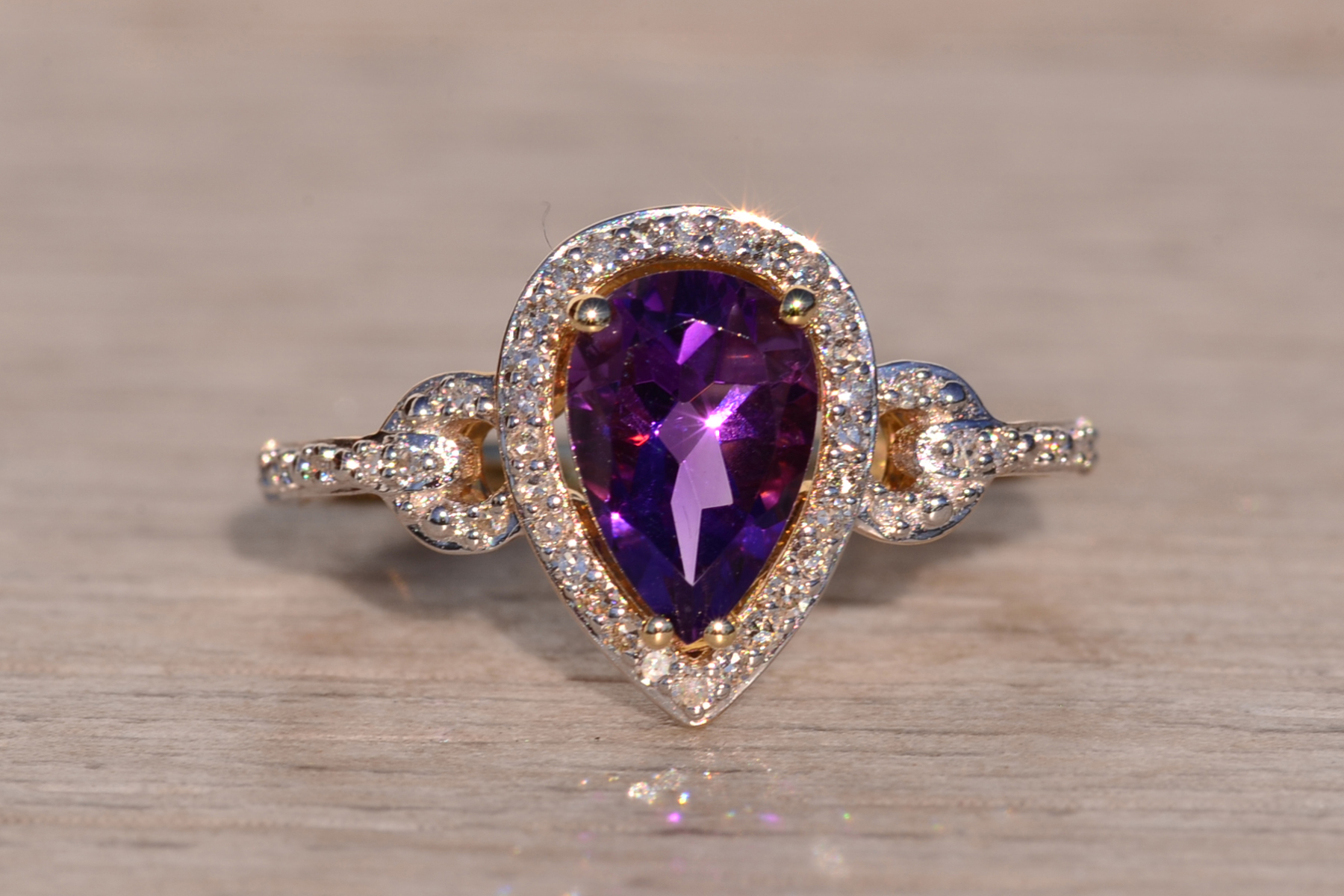 The 14th Avenue: Amethyst Halo Ring with Natural Diamonds in Yellow Gold - Image 2