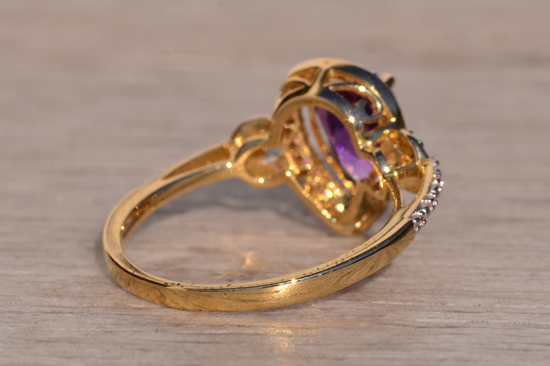 The 14th Avenue: Amethyst Halo Ring with Natural Diamonds in Yellow Gold - Image 5