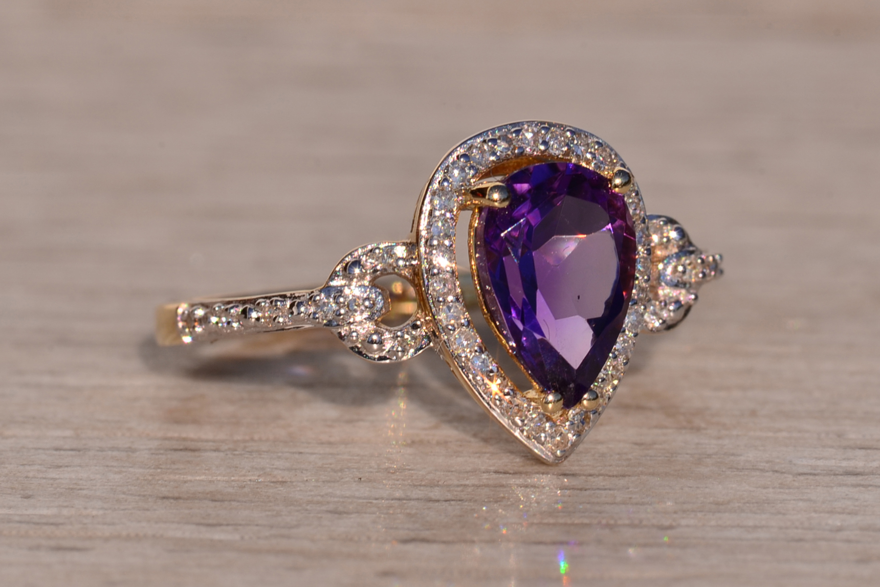 The 14th Avenue: Amethyst Halo Ring with Natural Diamonds in Yellow Gold - Image 6