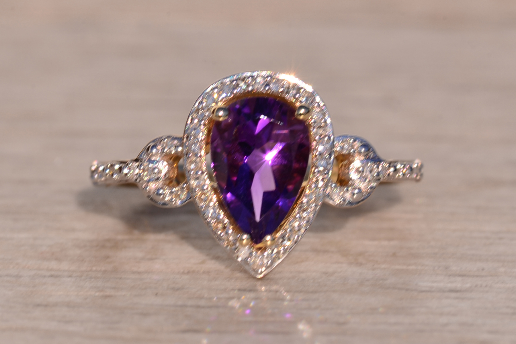 The 14th Avenue: Amethyst Halo Ring with Natural Diamonds in Yellow Gold - Image 7