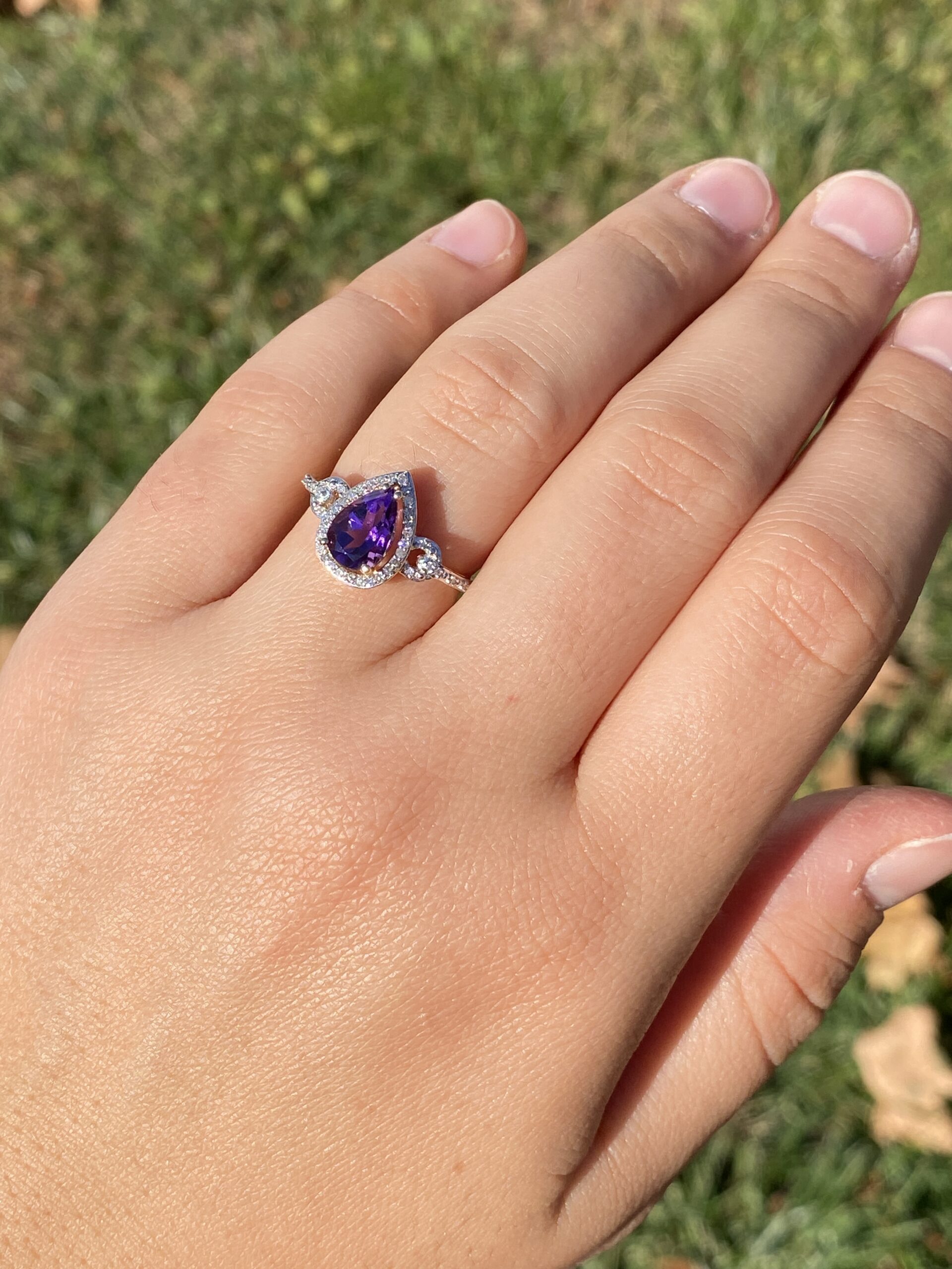 The 14th Avenue: Amethyst Halo Ring with Natural Diamonds in Yellow Gold - Image 9