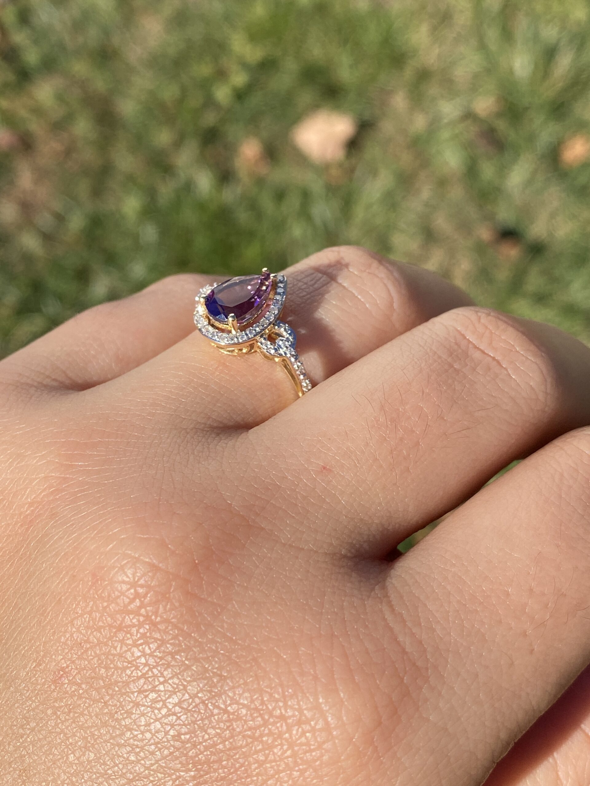 The 14th Avenue: Amethyst Halo Ring with Natural Diamonds in Yellow Gold - Image 10