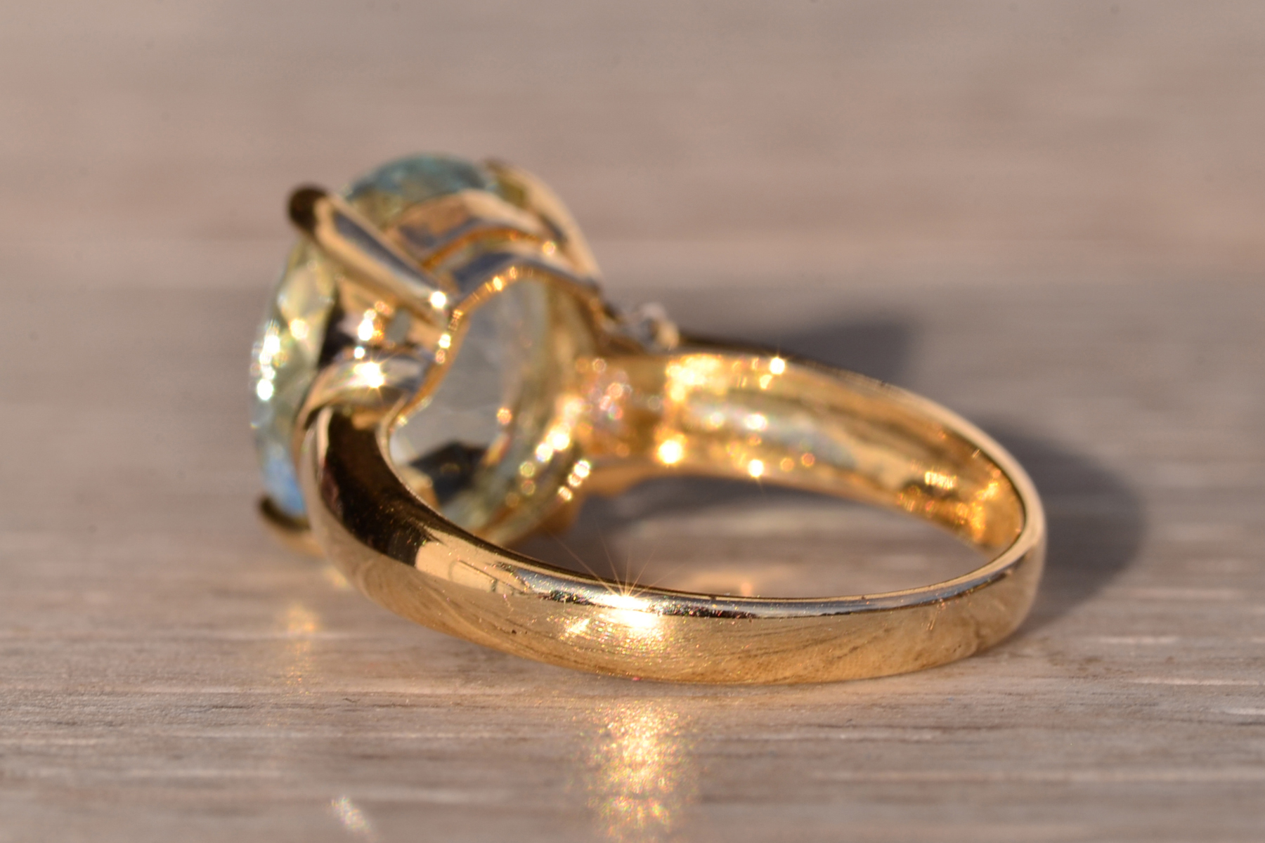 The 102nd Avenue: Aquamarine and Natural Diamond Ring in Yellow Gold - Image 4