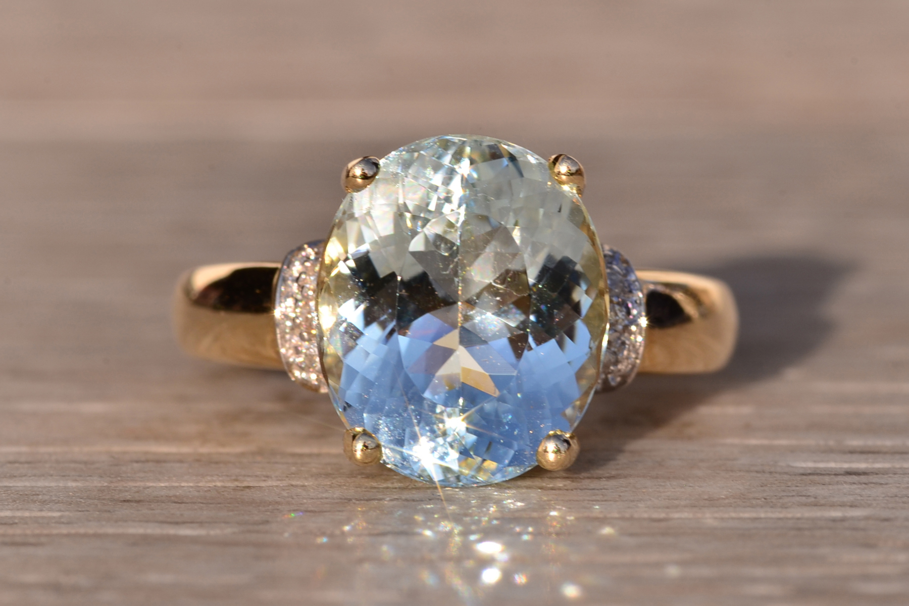 The 102nd Avenue: Aquamarine and Natural Diamond Ring in Yellow Gold - Image 7