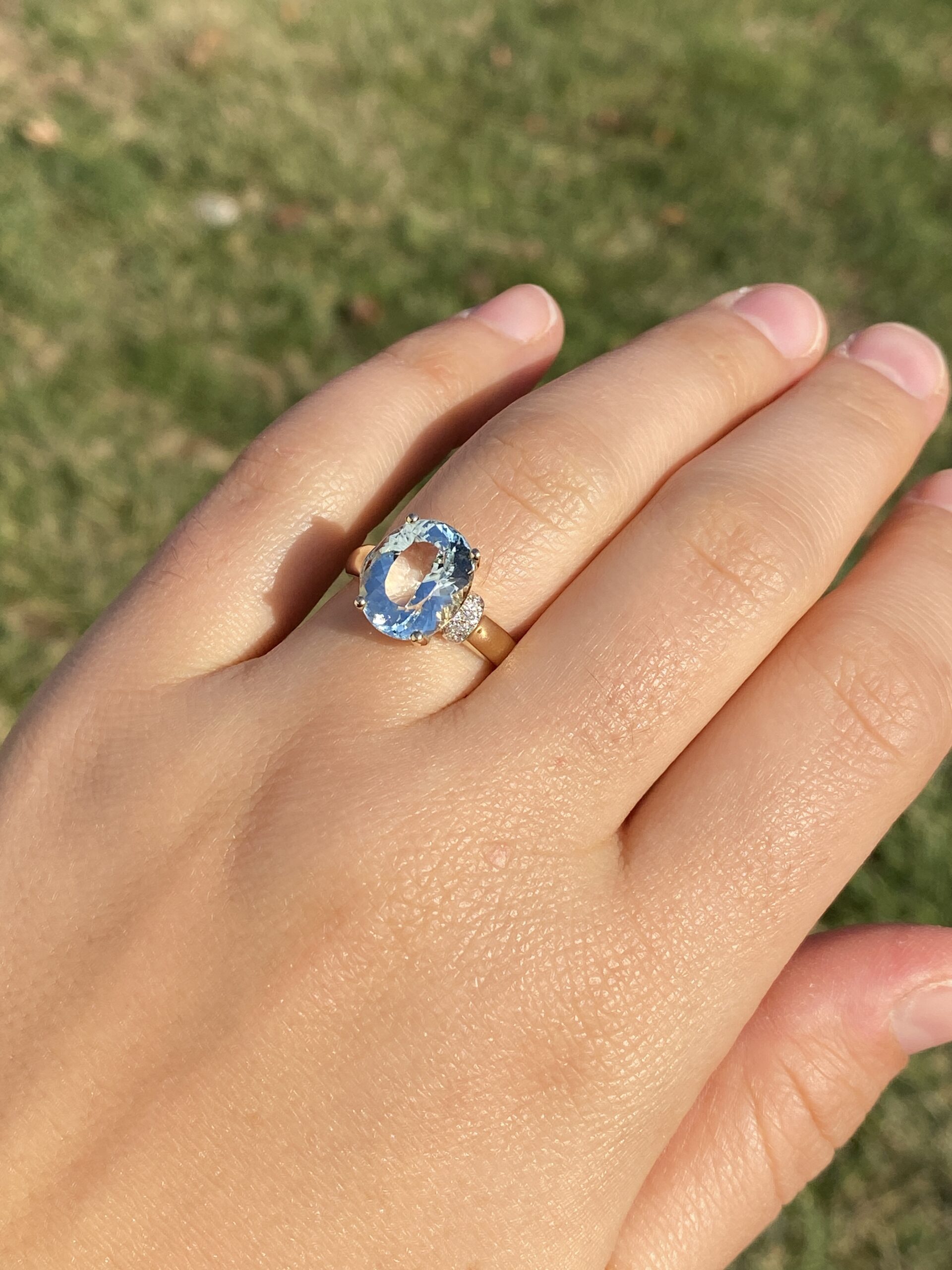The 102nd Avenue: Aquamarine and Natural Diamond Ring in Yellow Gold - Image 9