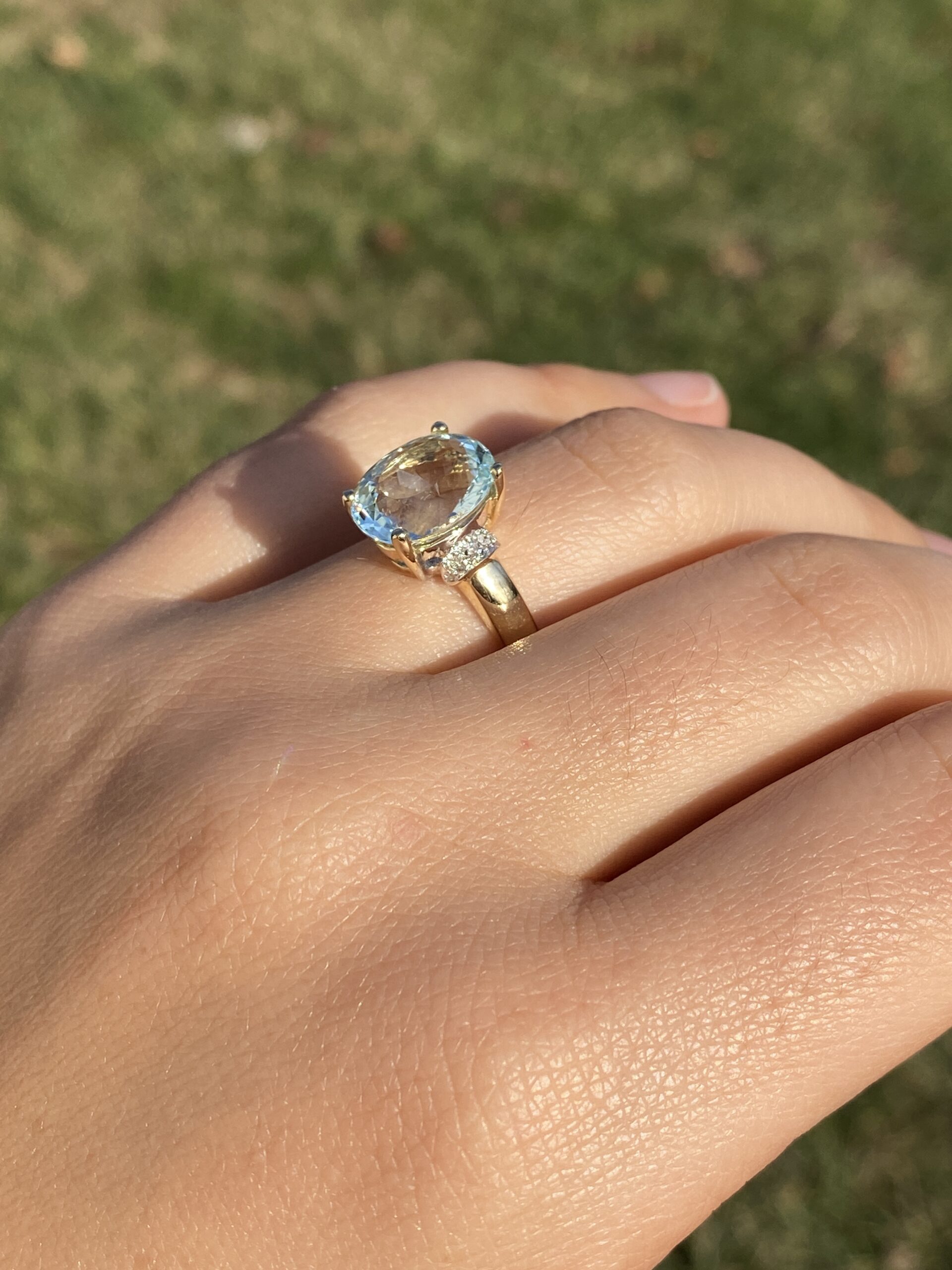 The 102nd Avenue: Aquamarine and Natural Diamond Ring in Yellow Gold - Image 10