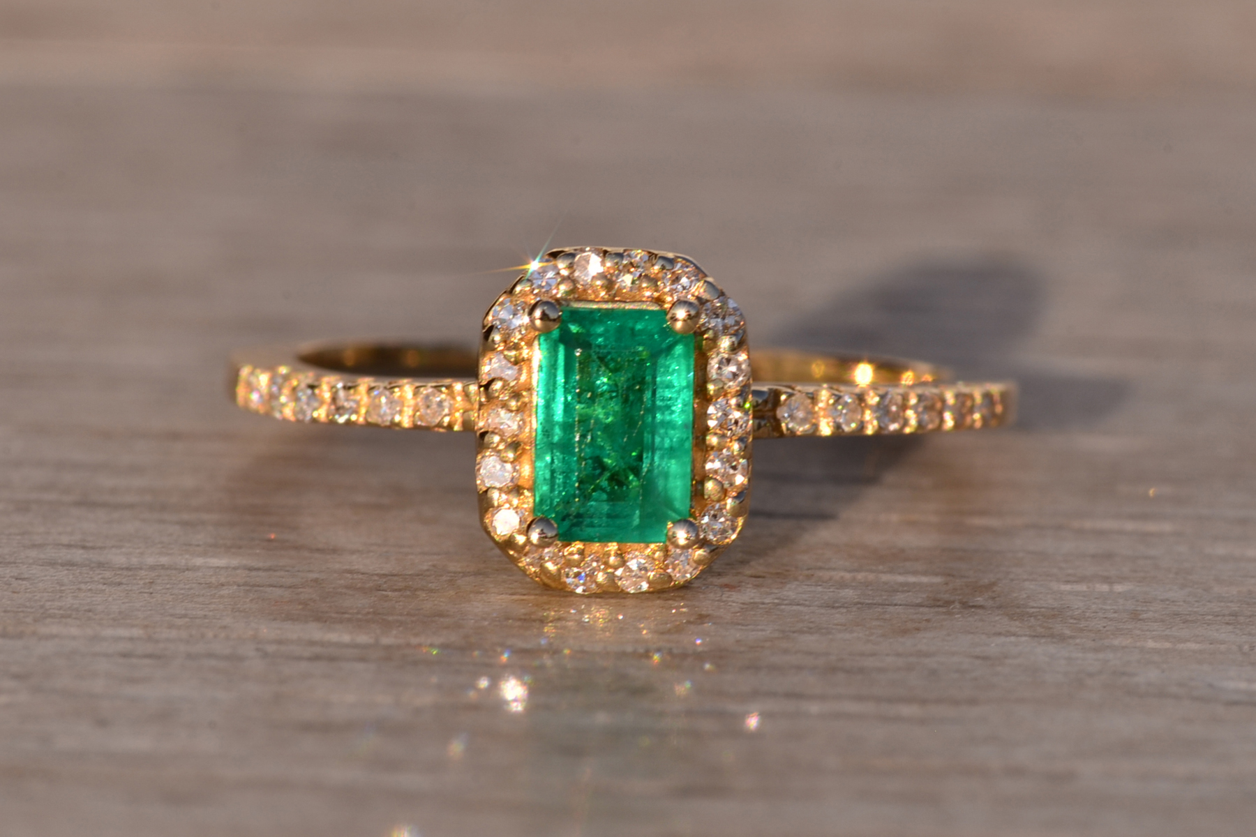 The 90th Avenue: Emerald Cut Natural Emerald Ring with Diamonds in Yellow Gold - Image 2