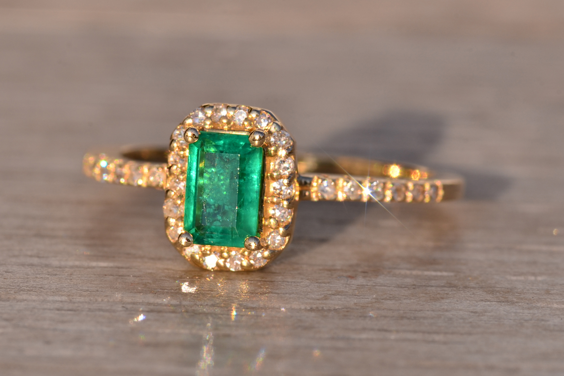 The 90th Avenue: Emerald Cut Natural Emerald Ring with Diamonds in Yellow Gold - Image 4