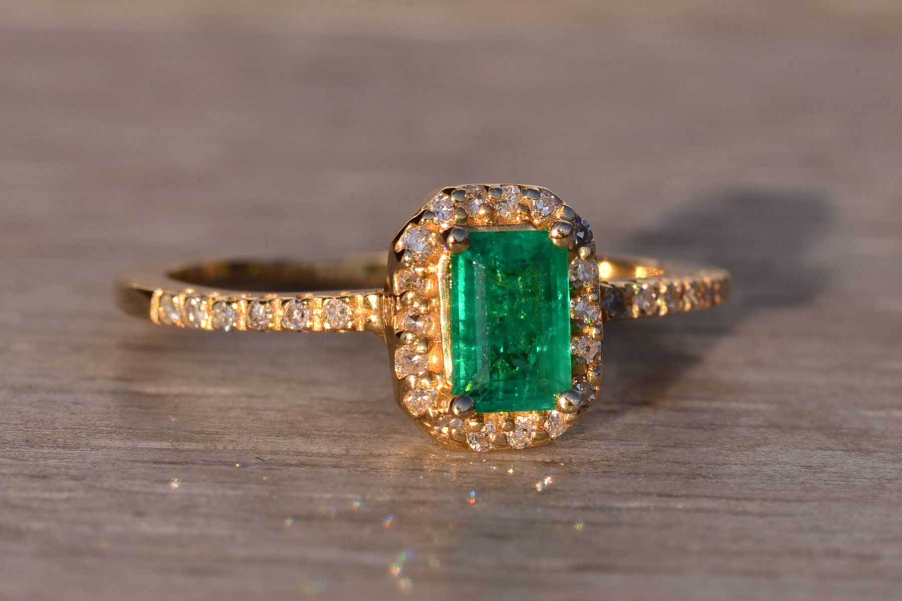 The 90th Avenue: Emerald Cut Natural Emerald Ring with Diamonds in Yellow Gold - Image 6
