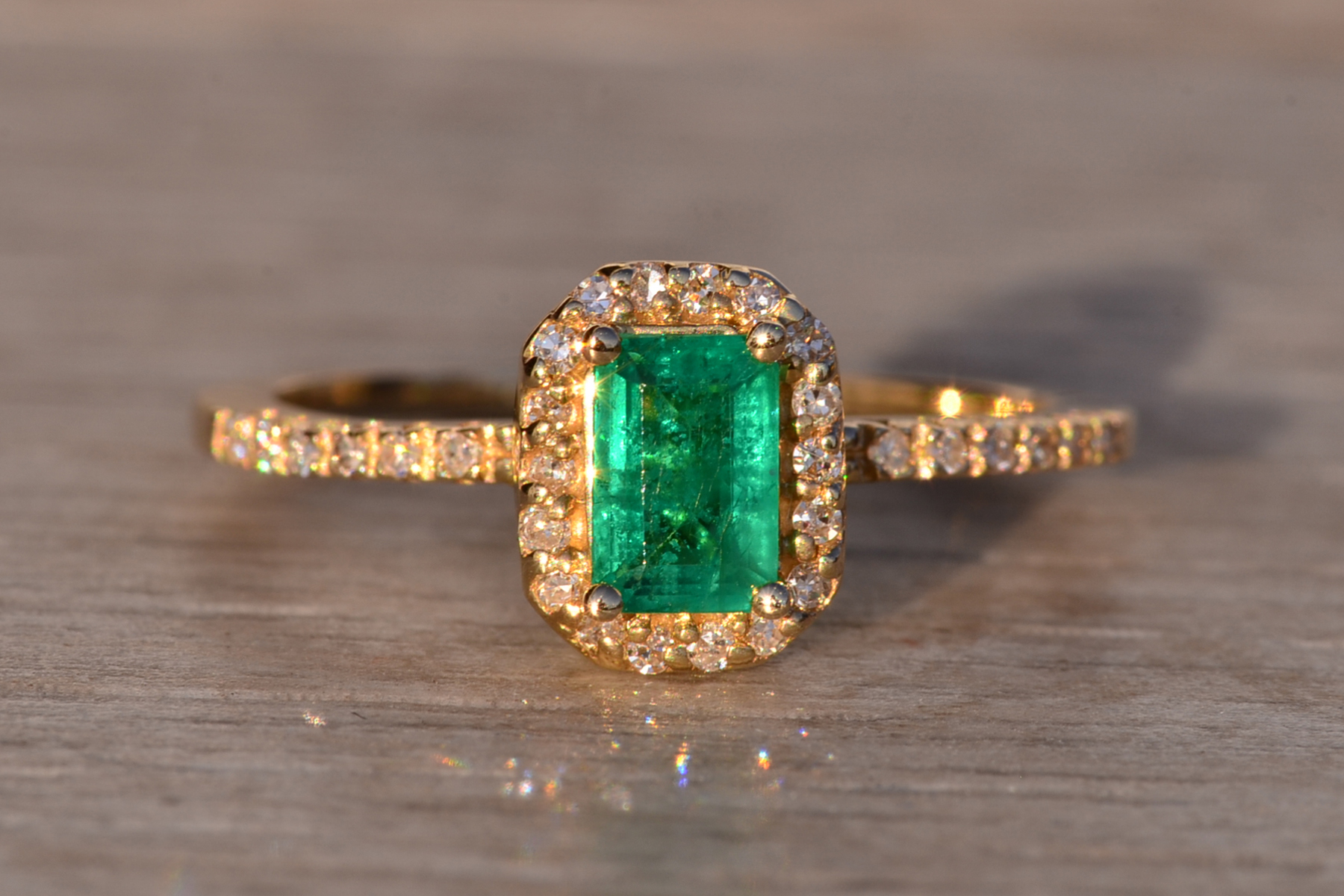 The 90th Avenue: Emerald Cut Natural Emerald Ring with Diamonds in Yellow Gold - Image 7