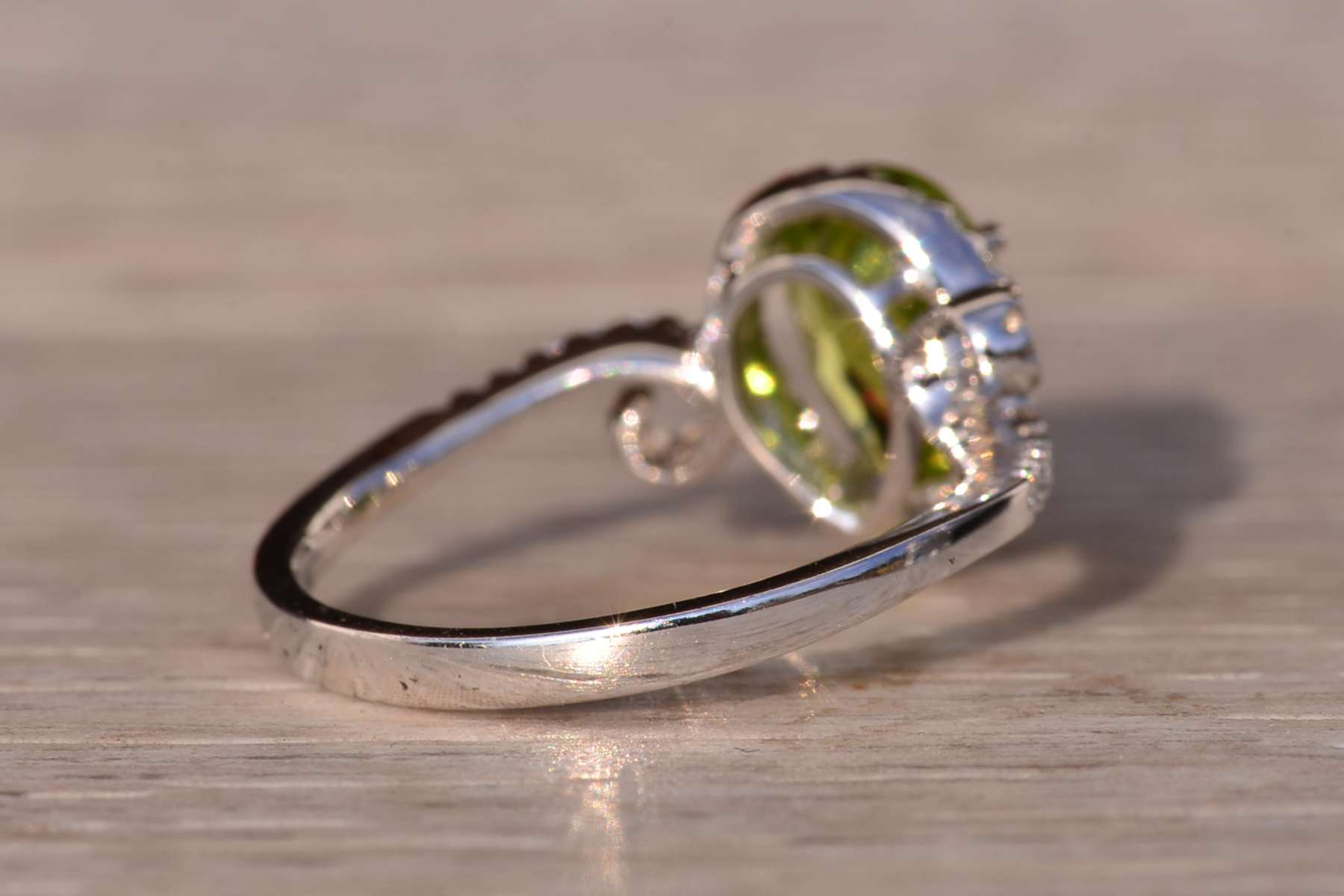 The 92nd Avenue: Peridot and Natural Diamond Ring in White Gold - Image 5