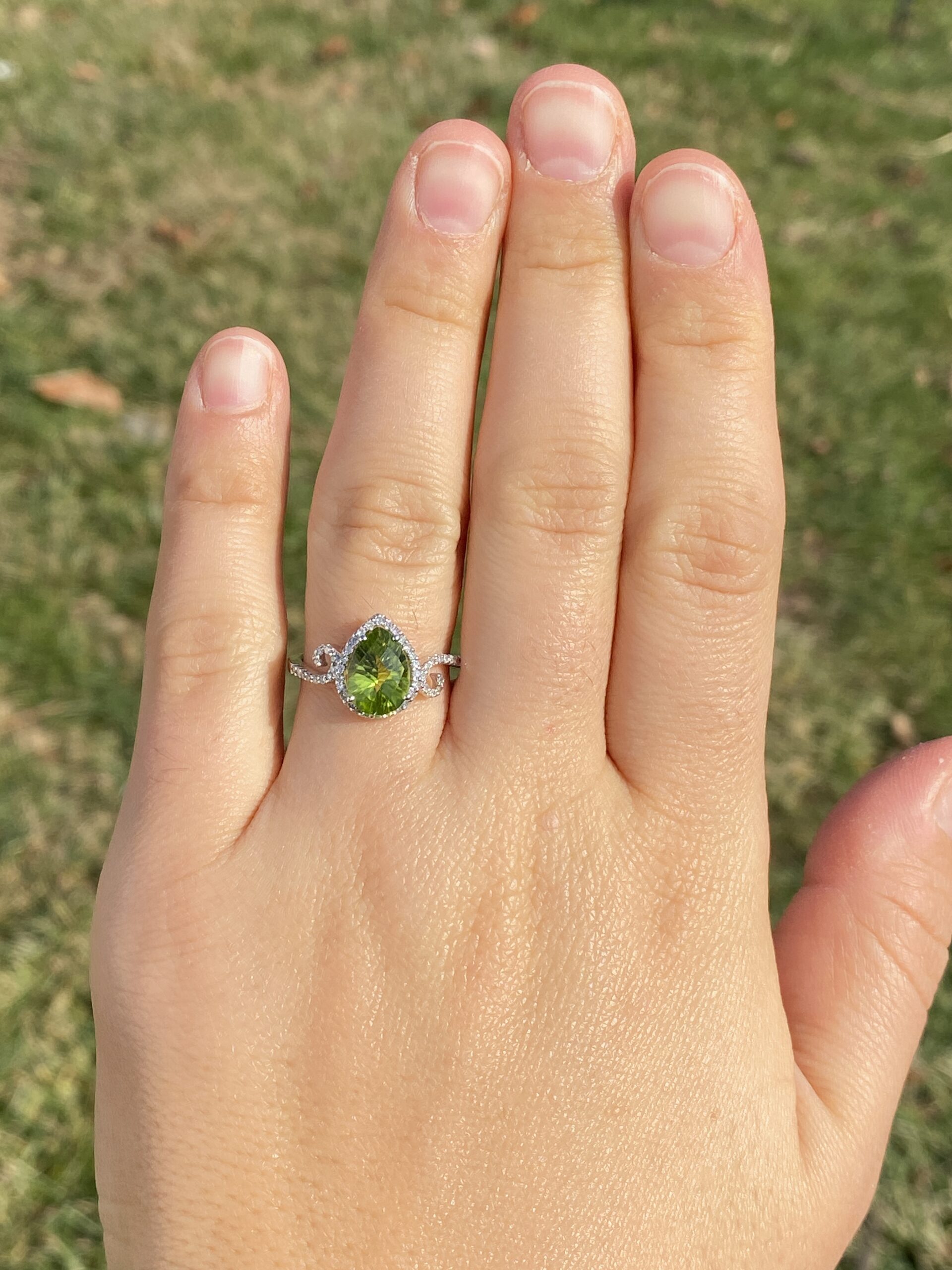 The 92nd Avenue: Peridot and Natural Diamond Ring in White Gold - Image 7