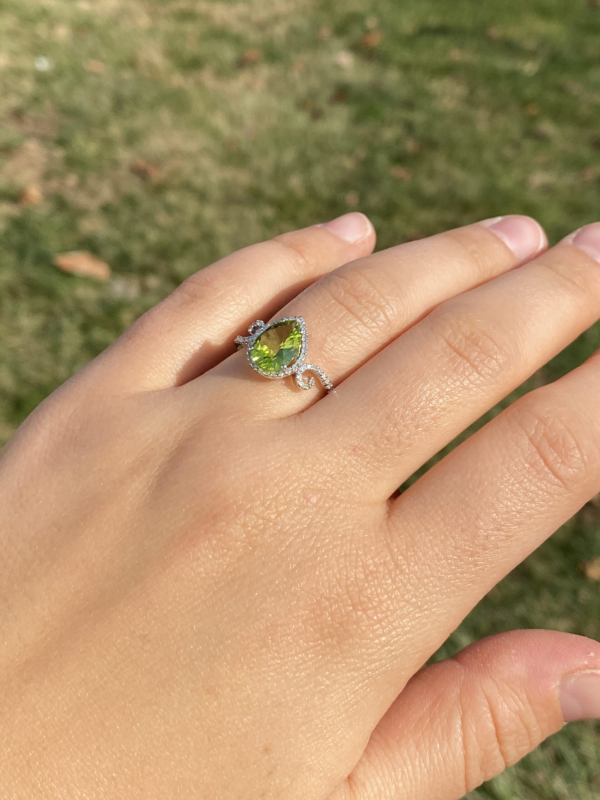 The 92nd Avenue: Peridot and Natural Diamond Ring in White Gold - Image 8