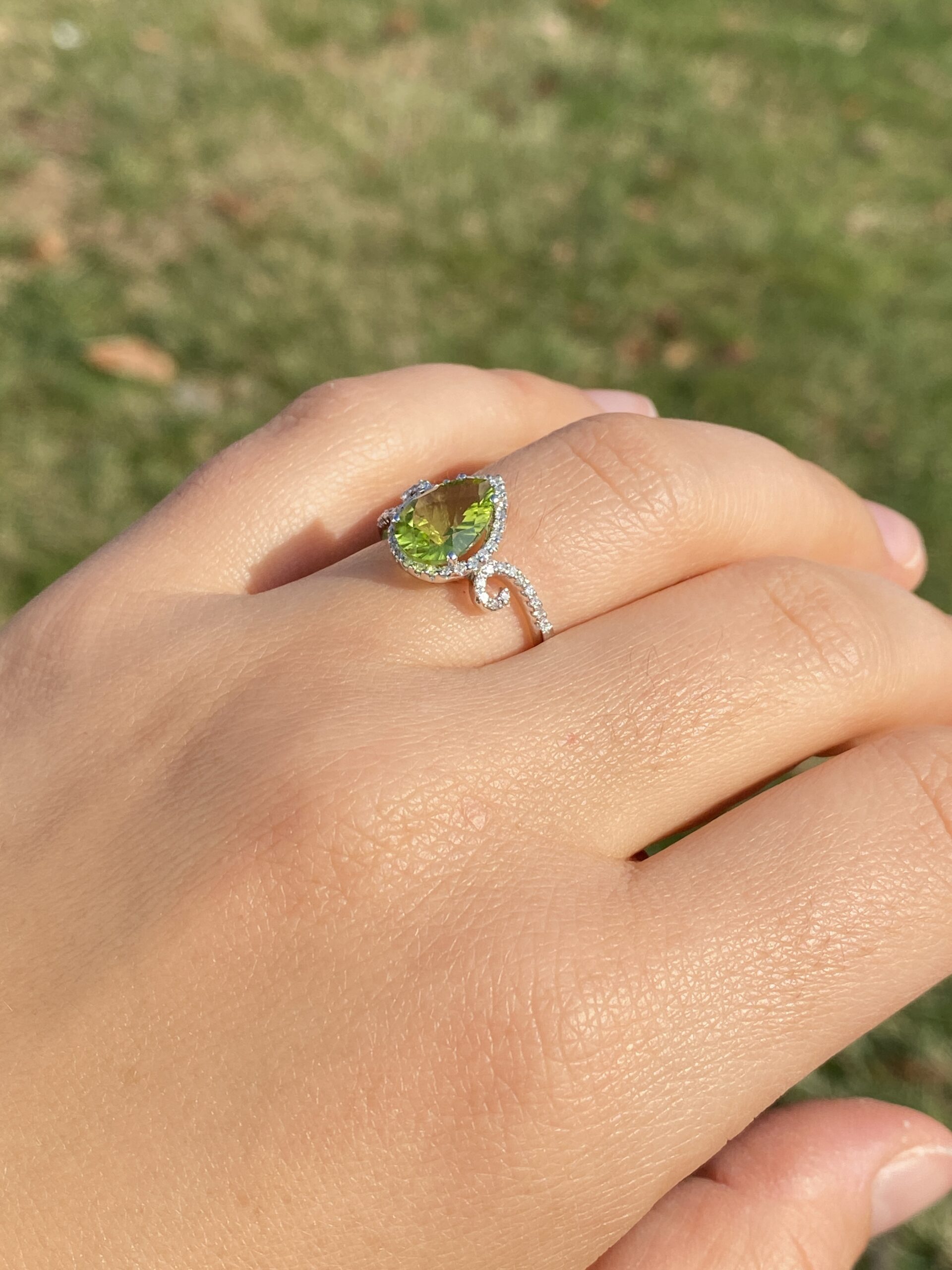 The 92nd Avenue: Peridot and Natural Diamond Ring in White Gold - Image 9