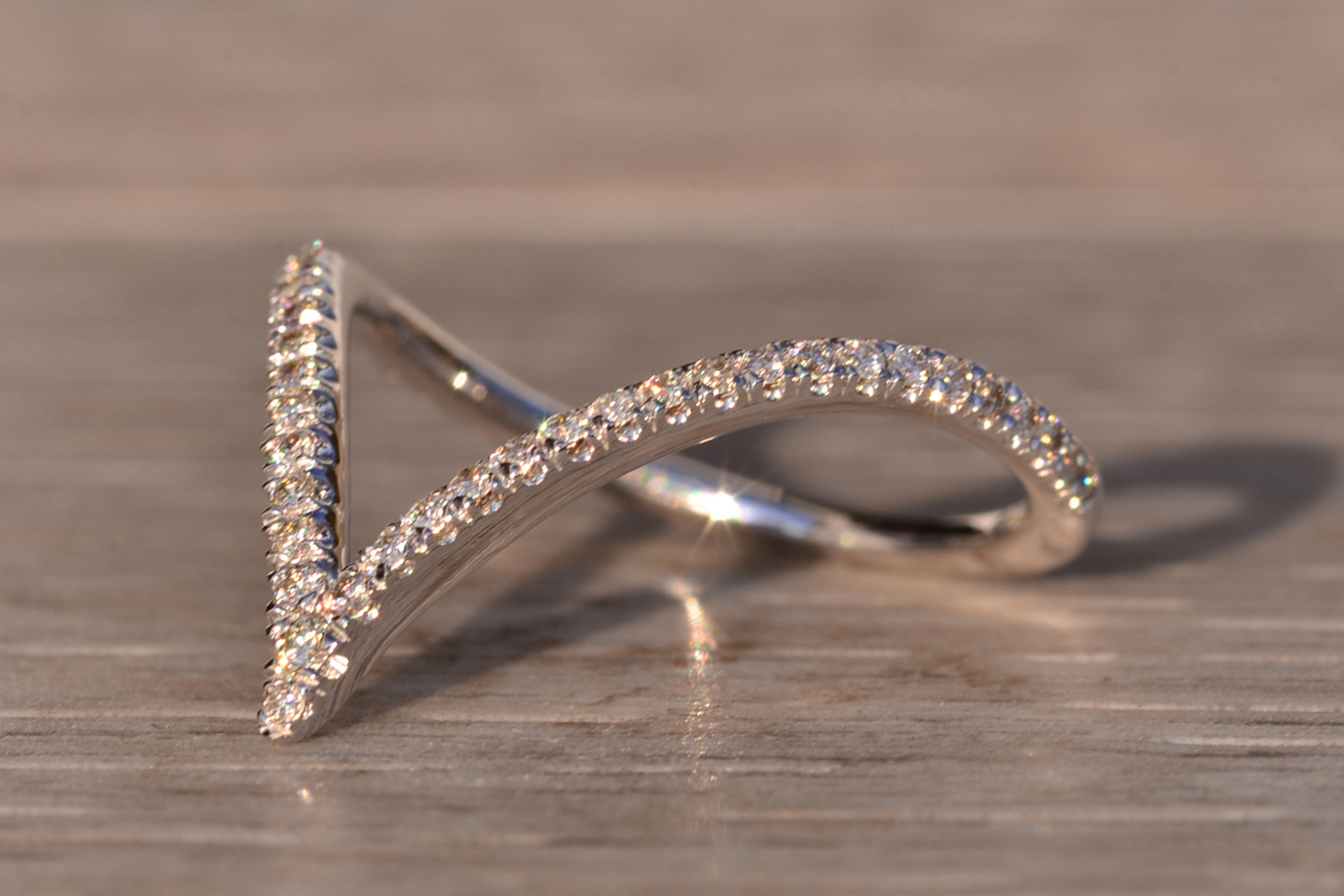The 99th Avenue: Gabriel and Company Chevron Band in White Gold - Image 3