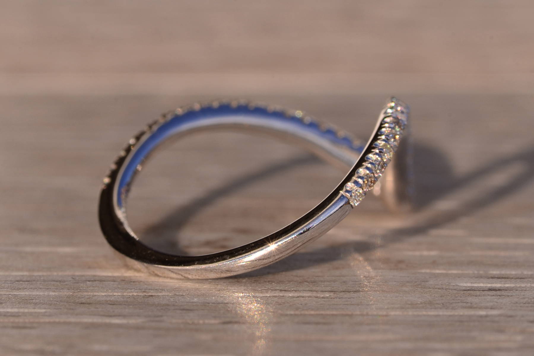 The 99th Avenue: Gabriel and Company Chevron Band in White Gold - Image 5