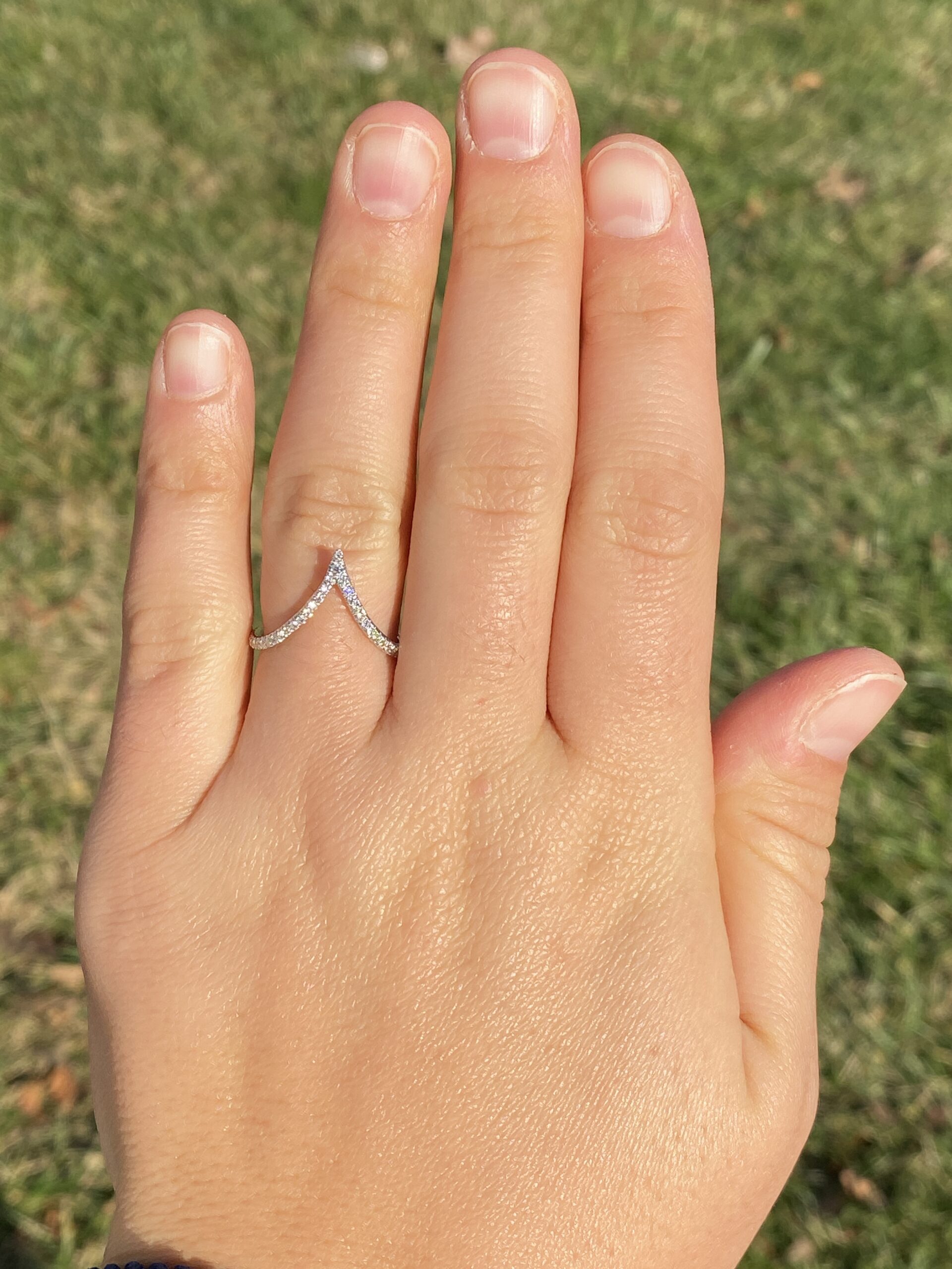 The 99th Avenue: Gabriel and Company Chevron Band in White Gold - Image 8